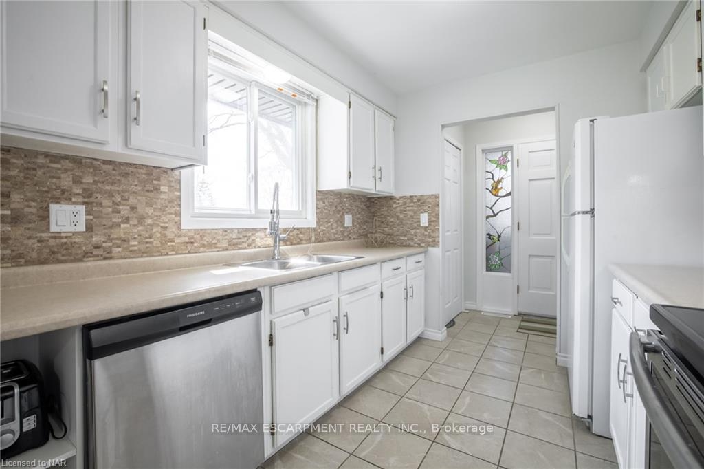 Photo 17 of 88 Gram Avenue, Welland, N. Welland — HOMEH