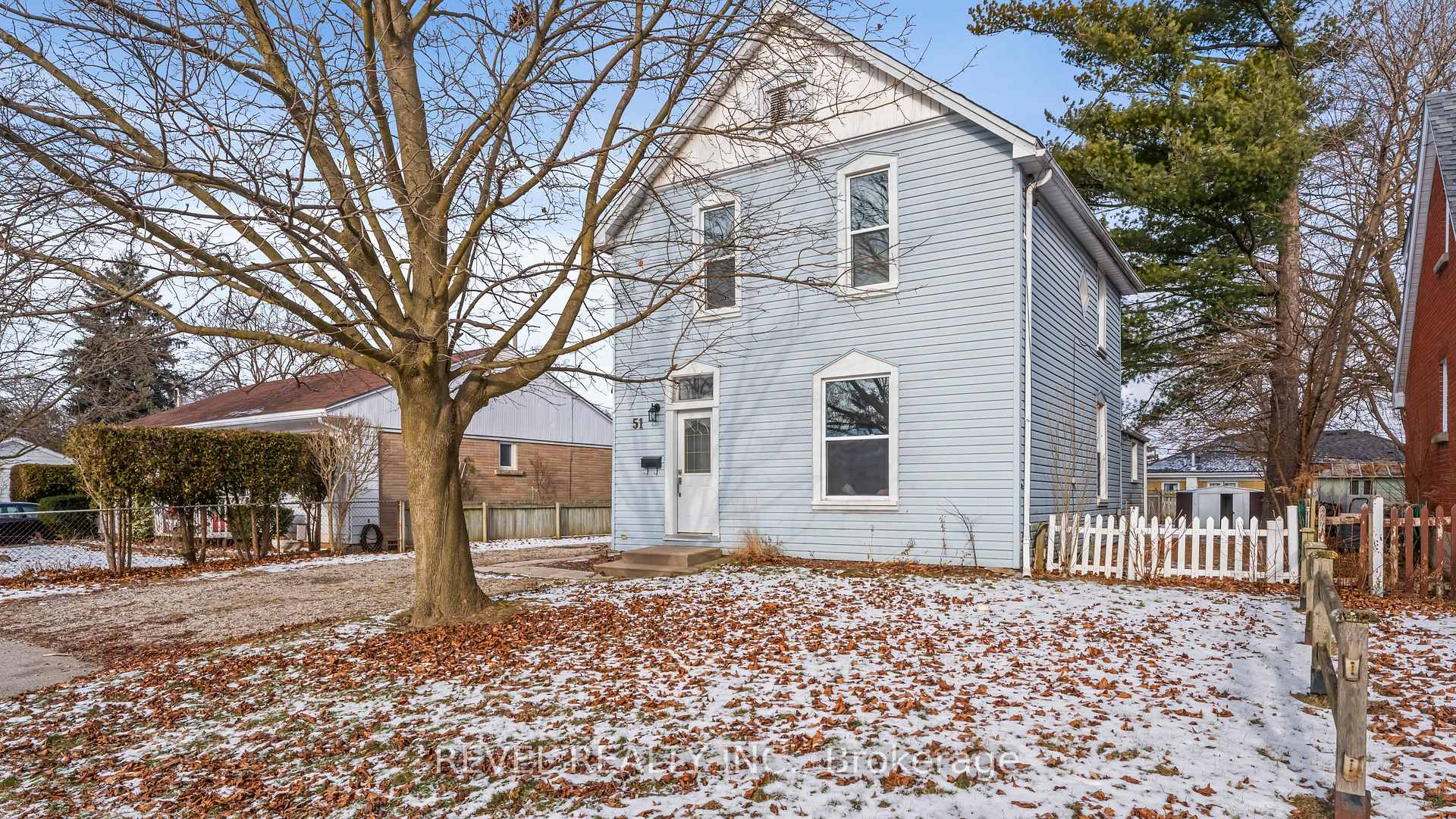 Photo 4 of 51 Baldwin Avenue, Brantford — HOMEH