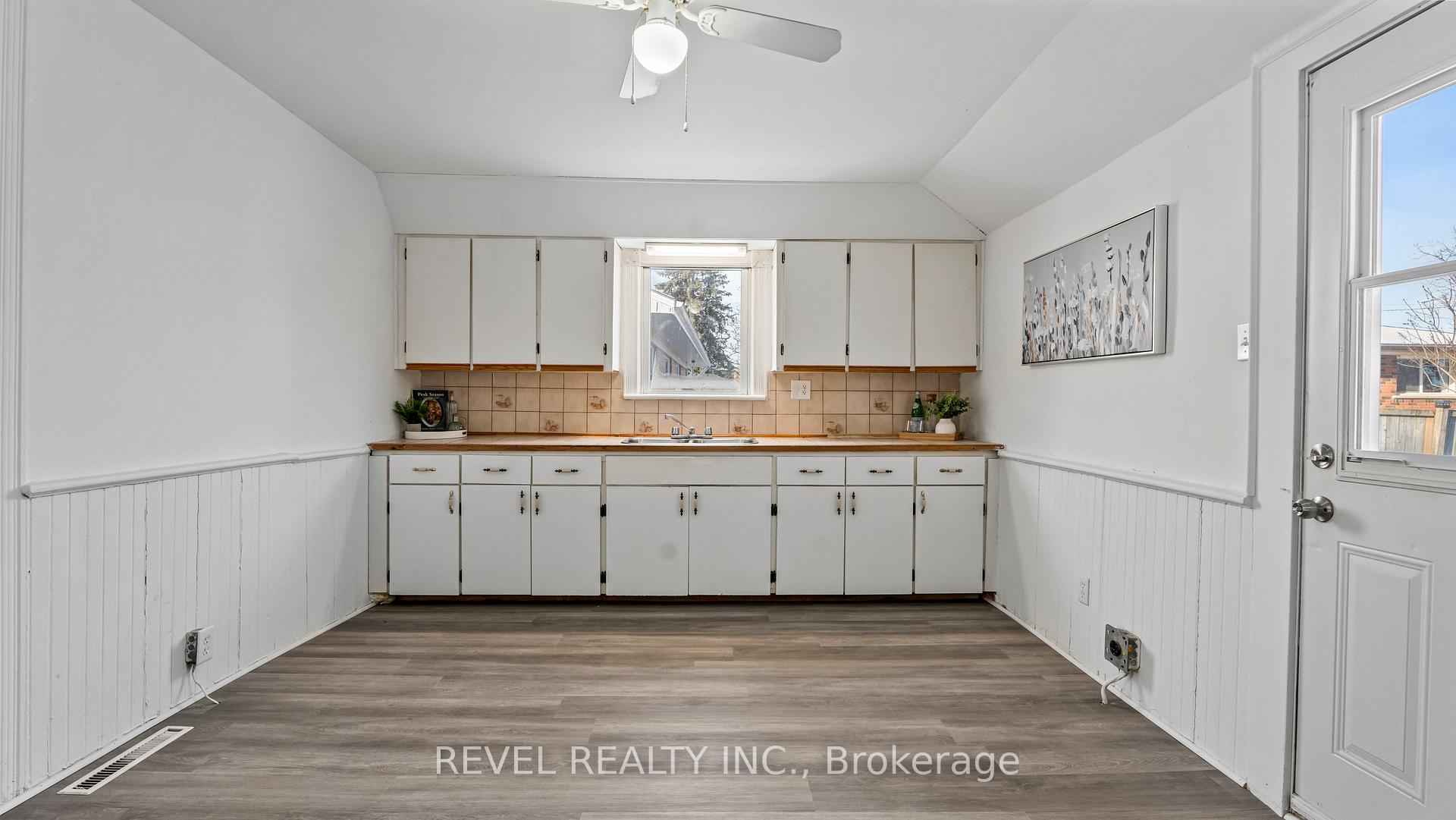 Photo 10 of 51 Baldwin Avenue, Brantford — HOMEH