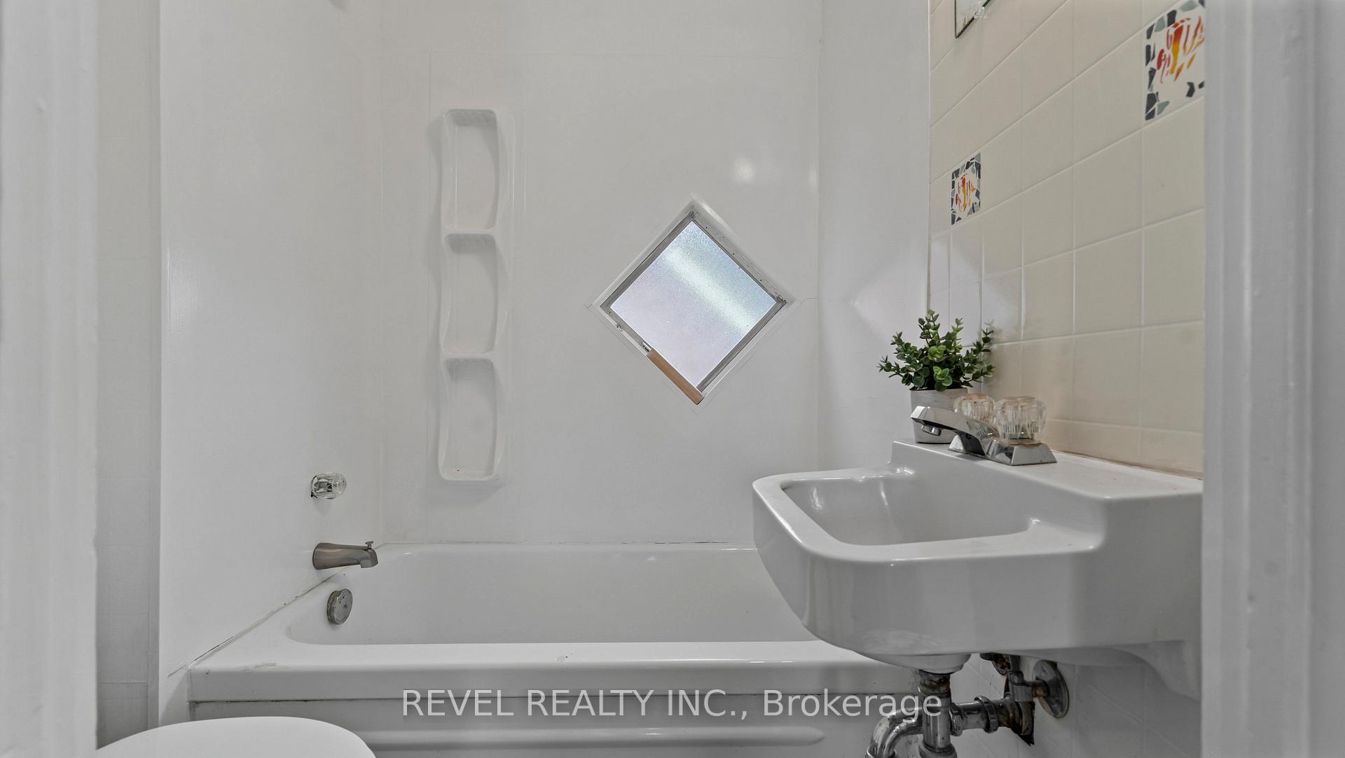 Photo 20 of 51 Baldwin Avenue, Brantford — HOMEH