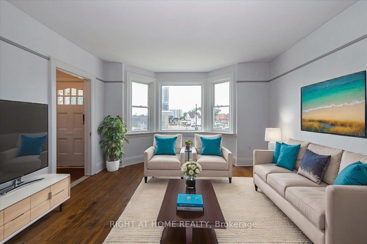 Photo 7 of 12 Ross Street, Barrie, City Centre — HOMEH