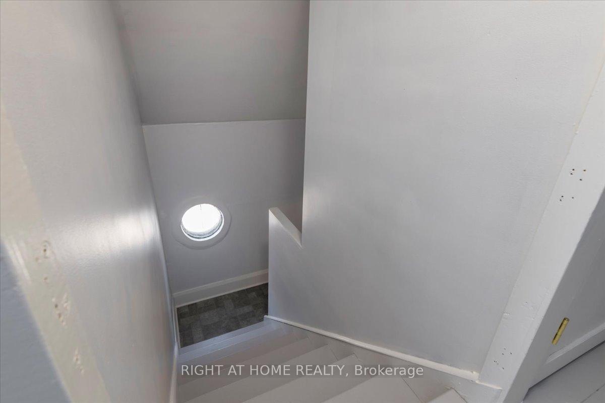 Photo 15 of 12 Ross Street, Barrie, City Centre — HOMEH