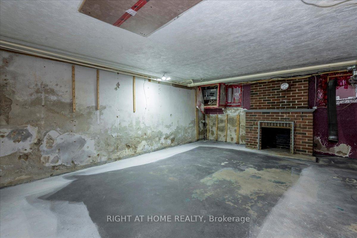 Photo 25 of 12 Ross Street, Barrie, City Centre — HOMEH