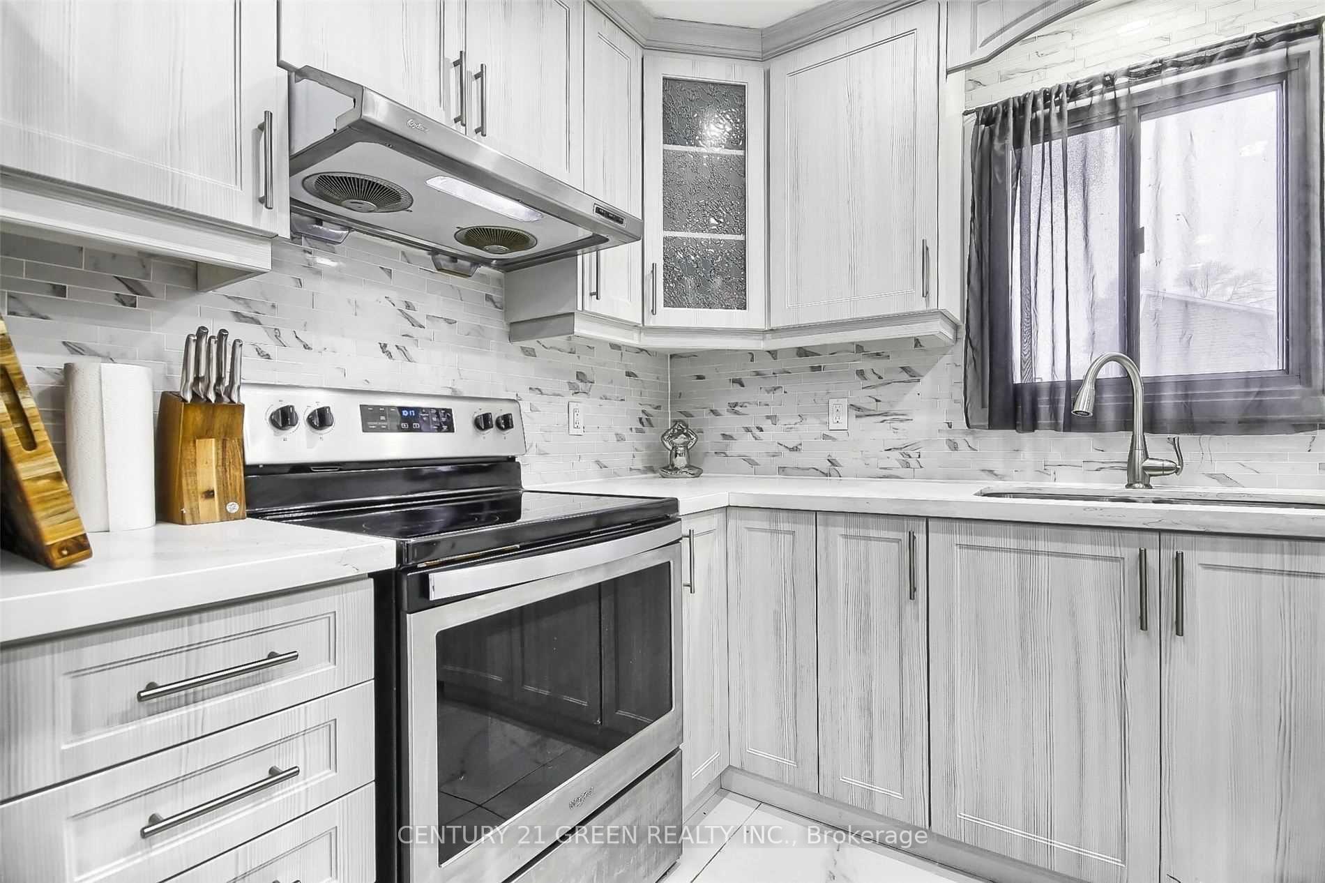 Photo 5 of 23 Hector Court, Brampton, Central Park — HOMEH