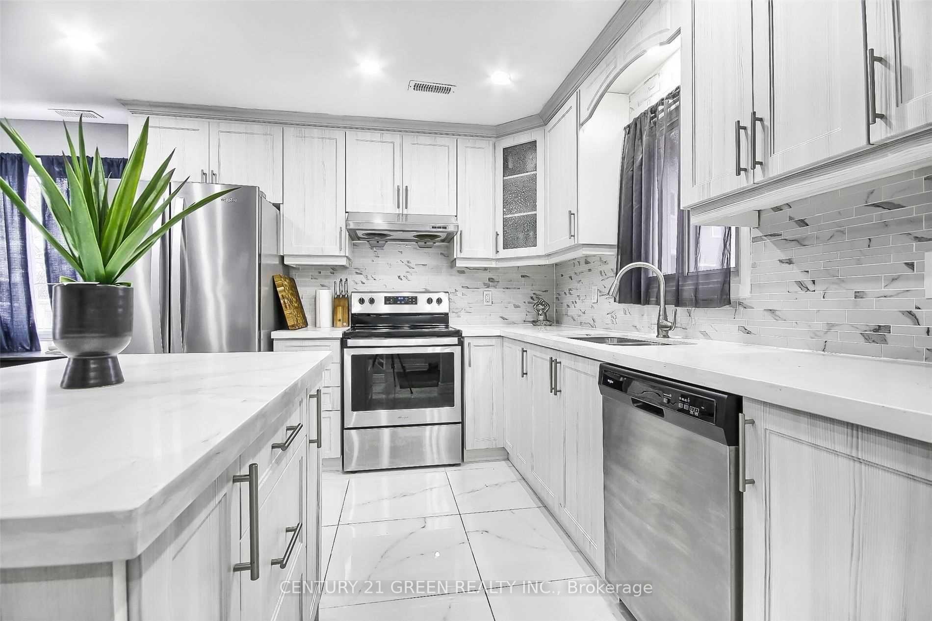 Photo 4 of 23 Hector Court, Brampton, Central Park — HOMEH