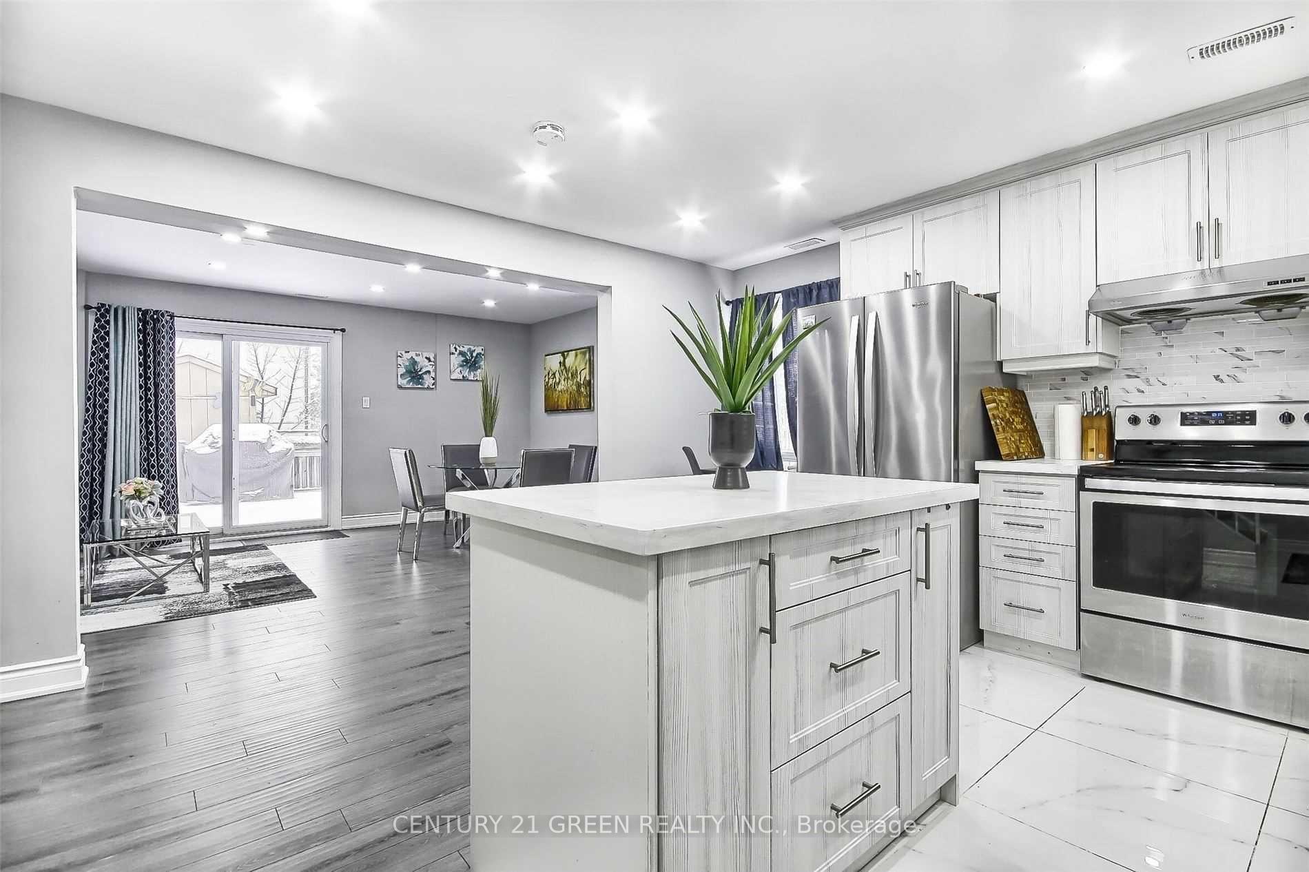Photo 3 of 23 Hector Court, Brampton, Central Park — HOMEH