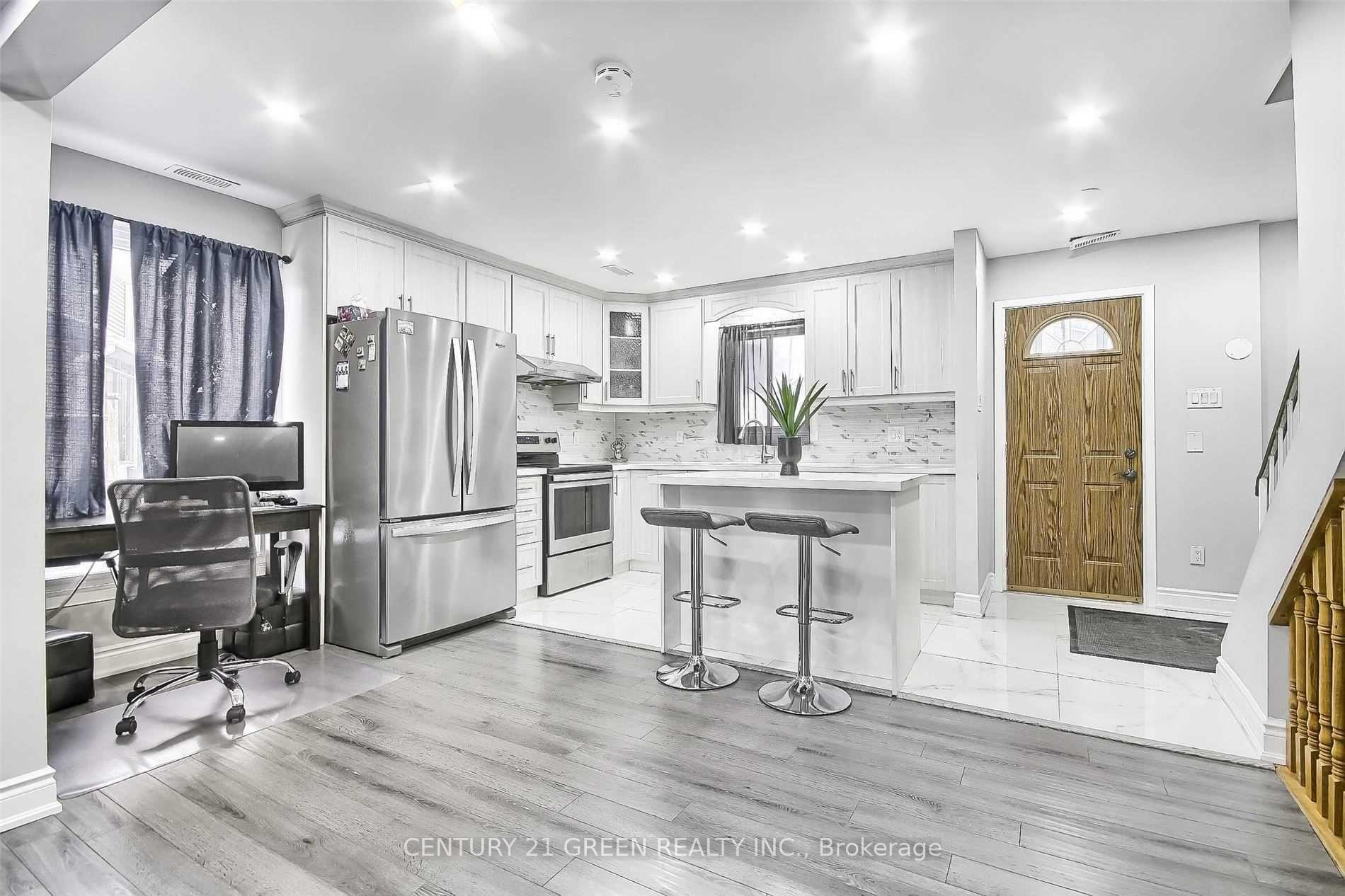 Photo 6 of 23 Hector Court, Brampton, Central Park — HOMEH