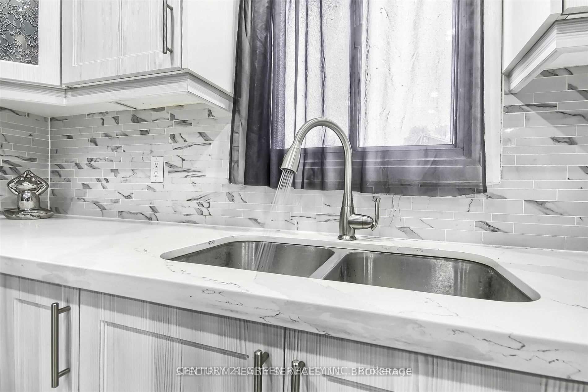 Photo 9 of 23 Hector Court, Brampton, Central Park — HOMEH