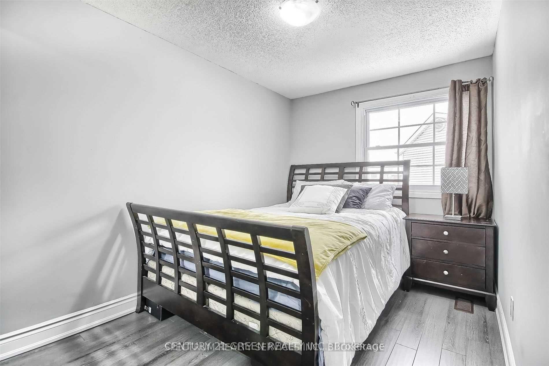 Photo 14 of 23 Hector Court, Brampton, Central Park — HOMEH