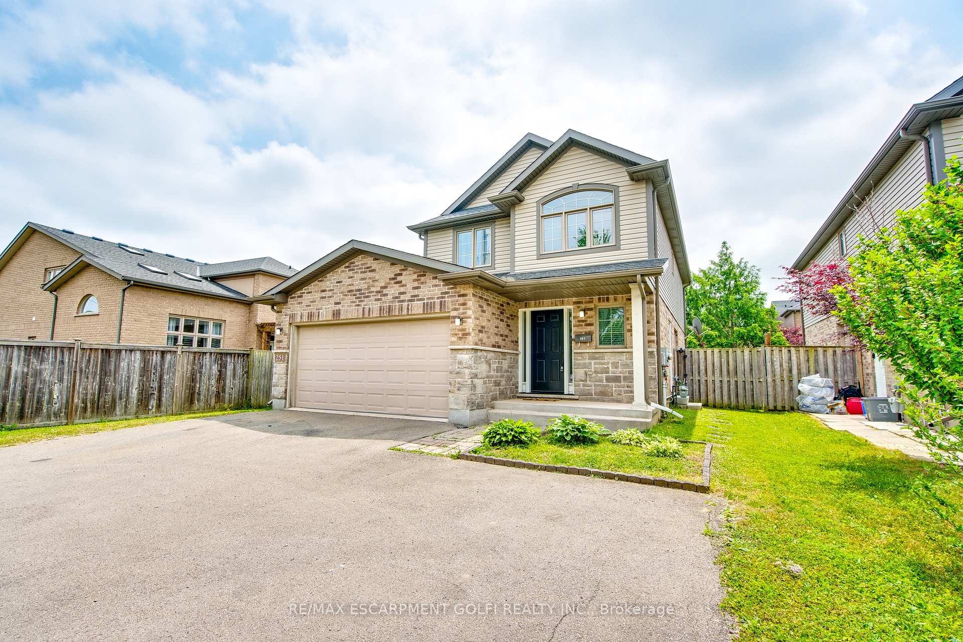 Photo 2 of 251 Pelham Road, St. Catharines, Rykert/Vansickle — HOMEH