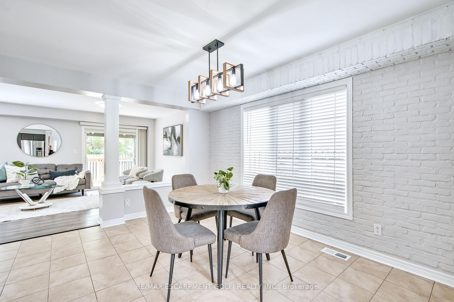 Photo 5 of 251 Pelham Road, St. Catharines, Rykert/Vansickle — HOMEH