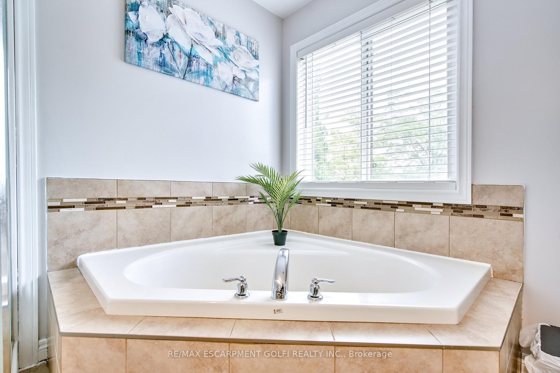 Photo 13 of 251 Pelham Road, St. Catharines, Rykert/Vansickle — HOMEH