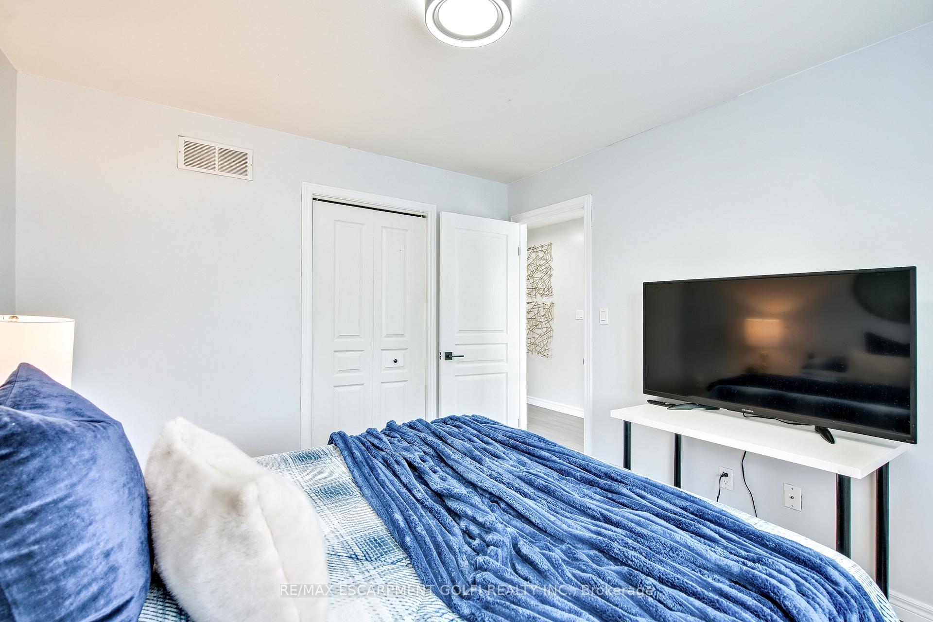 Photo 11 of 251 Pelham Road, St. Catharines, Rykert/Vansickle — HOMEH