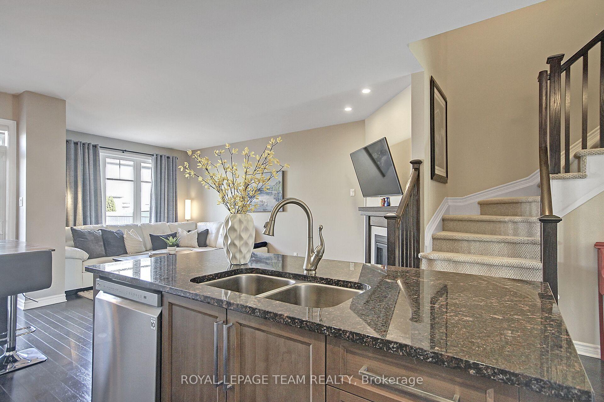 Photo 6 of 225 Brambling Way, Ottawa, Barrhaven - Half Moon Bay — HOMEH