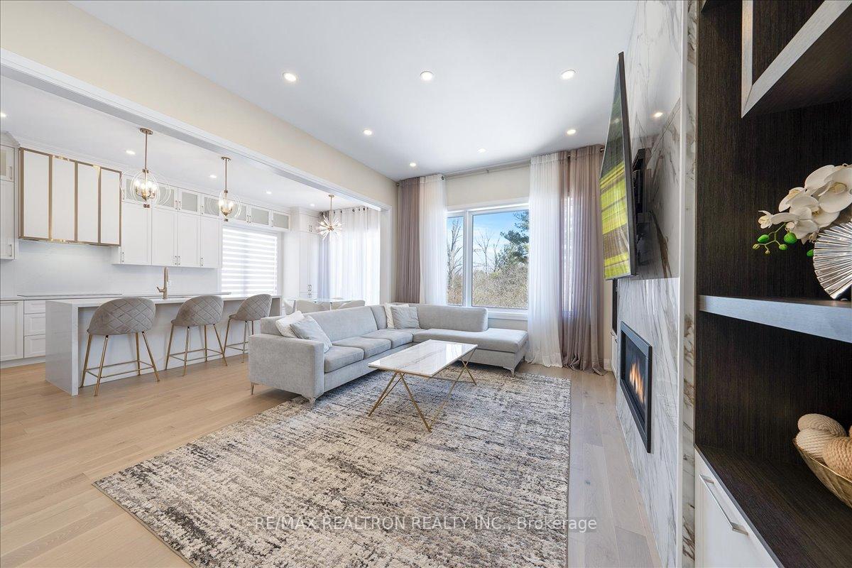 Photo 10 of 7 Maple Fields Circle, Aurora, Aurora Estates — HOMEH