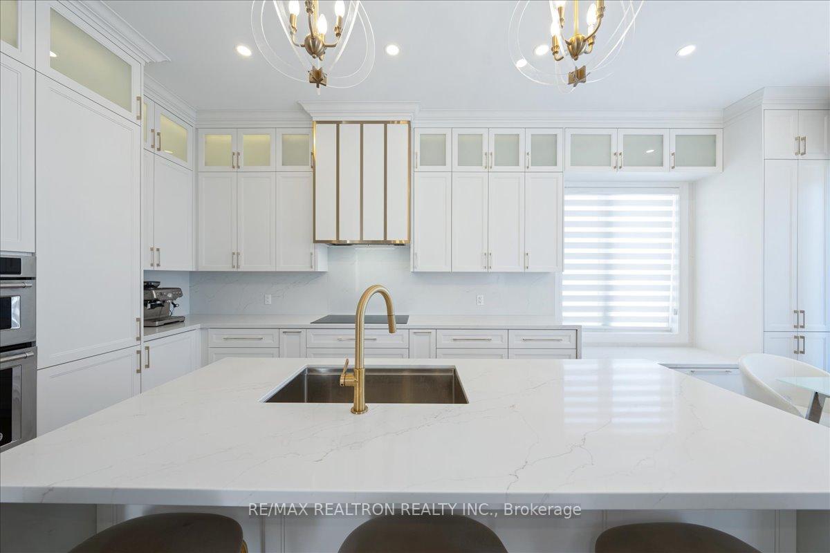 Photo 12 of 7 Maple Fields Circle, Aurora, Aurora Estates — HOMEH