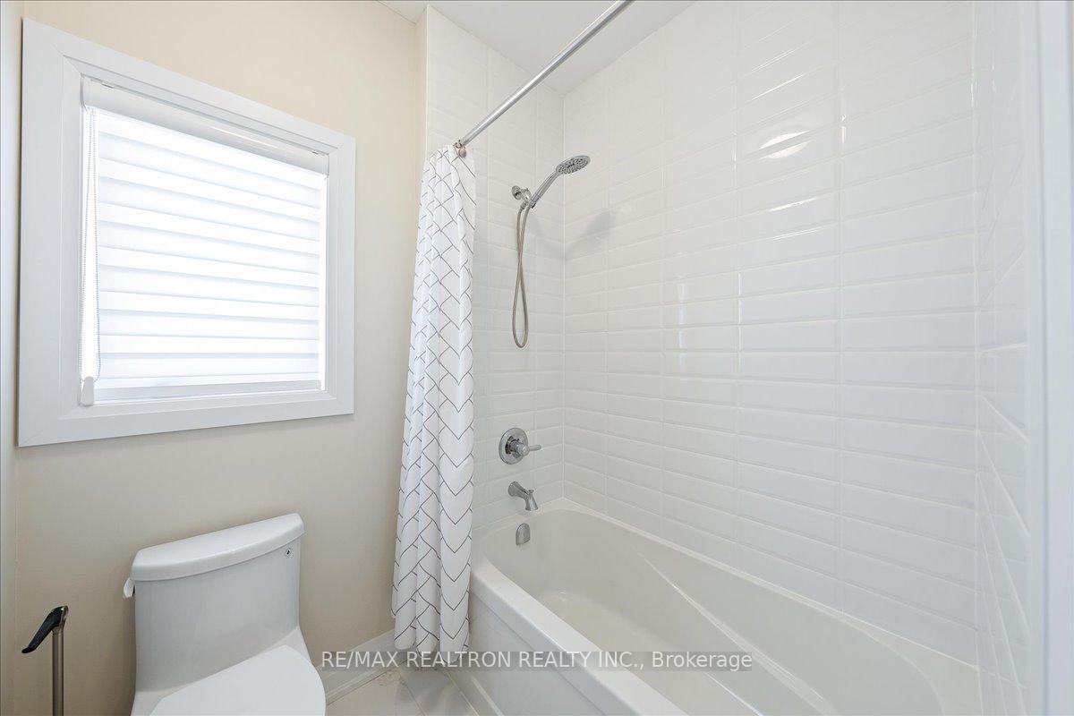 Photo 33 of 7 Maple Fields Circle, Aurora, Aurora Estates — HOMEH
