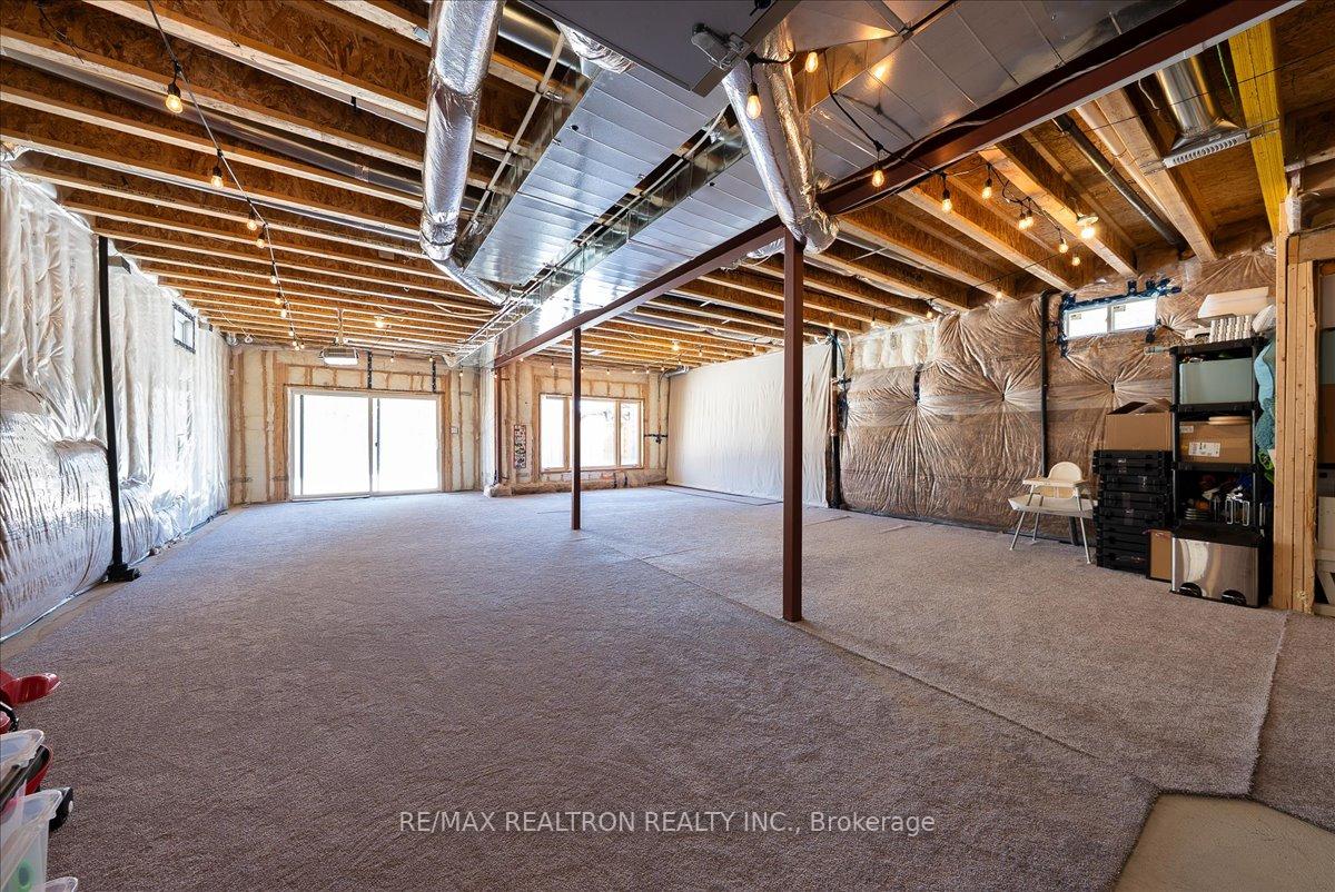 Photo 43 of 7 Maple Fields Circle, Aurora, Aurora Estates — HOMEH