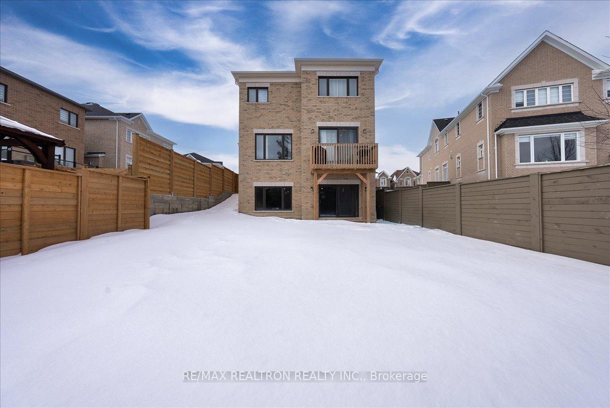 Photo 38 of 7 Maple Fields Circle, Aurora, Aurora Estates — HOMEH