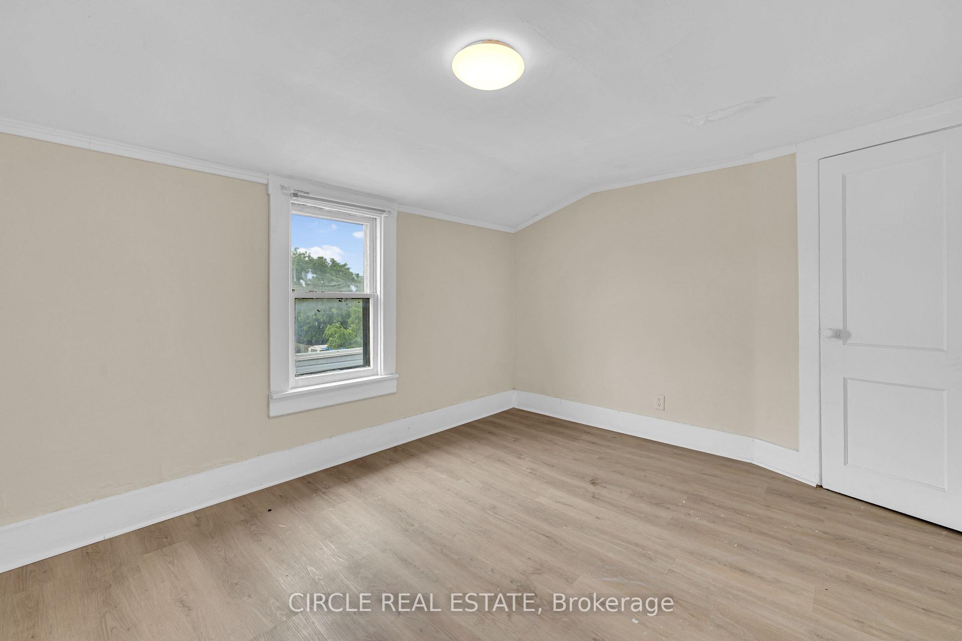 Photo 17 of 945-951 Wellington Avenue, Windsor — HOMEH
