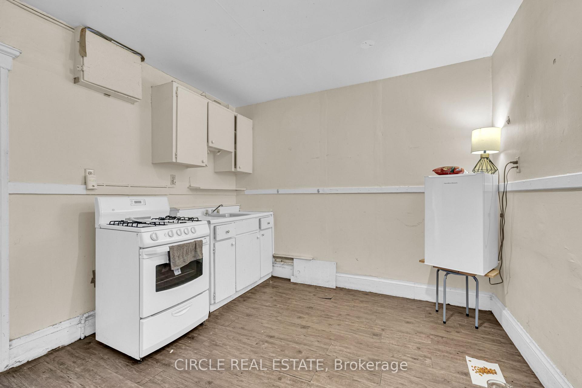Photo 22 of 945-951 Wellington Avenue, Windsor — HOMEH