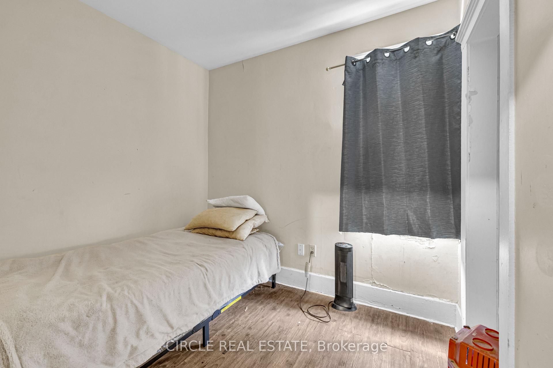 Photo 18 of 945-951 Wellington Avenue, Windsor — HOMEH