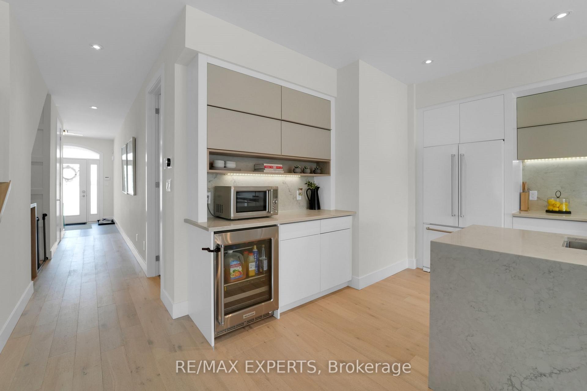 Photo 4 of 183 Forest Creek Drive, Kitchener — HOMEH