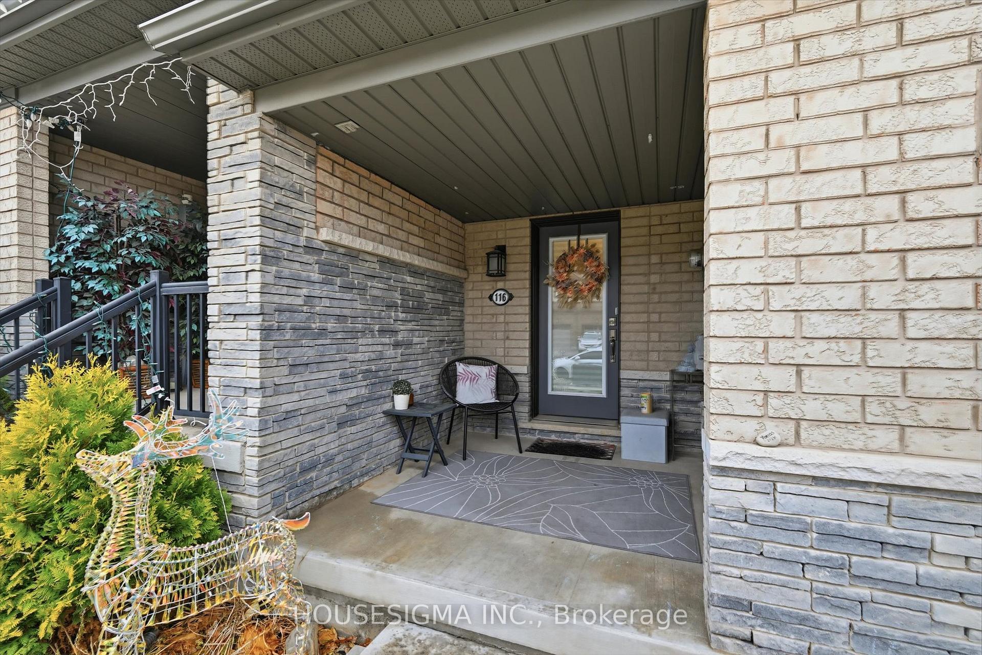 Photo 3 of 116 Scarletwood Street, Hamilton, Stoney Creek Mountain — HOMEH