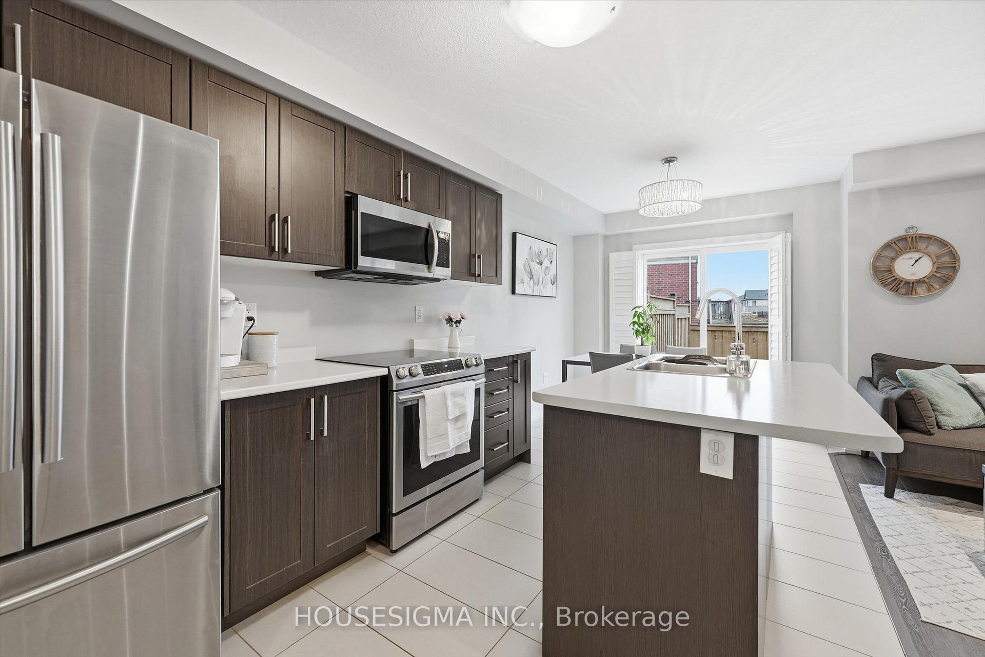 Photo 5 of 116 Scarletwood Street, Hamilton, Stoney Creek Mountain — HOMEH