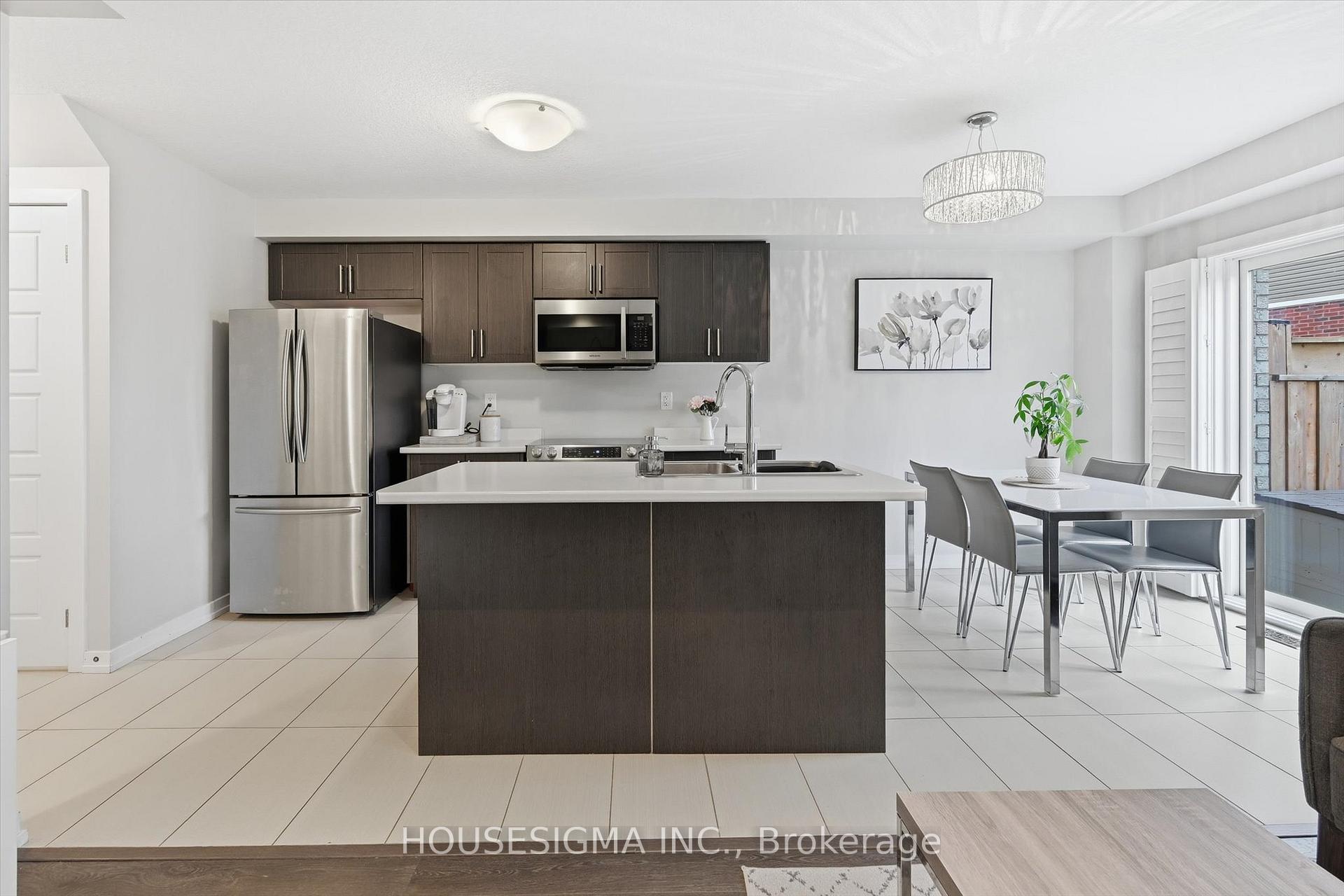Photo 8 of 116 Scarletwood Street, Hamilton, Stoney Creek Mountain — HOMEH