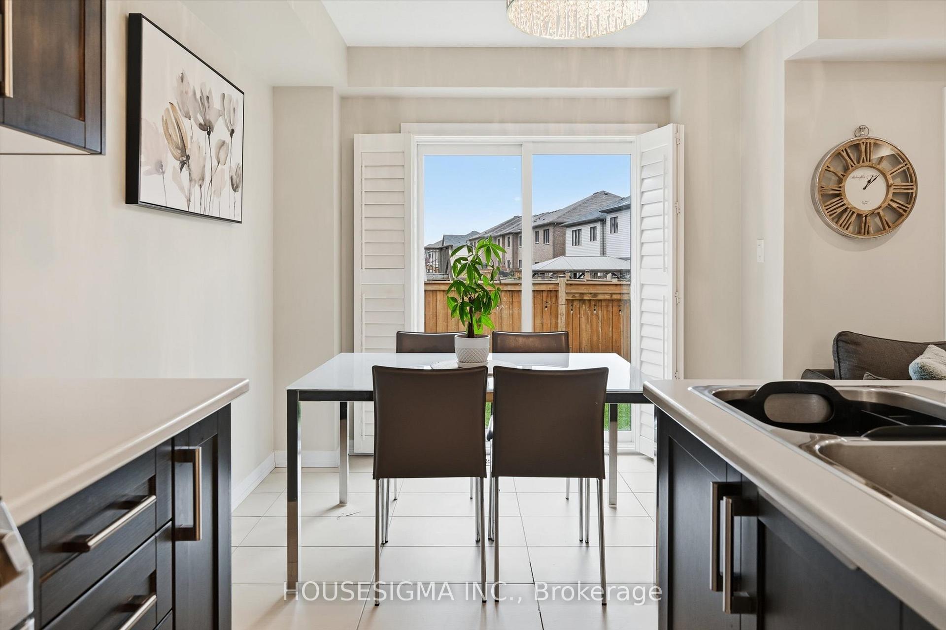 Photo 11 of 116 Scarletwood Street, Hamilton, Stoney Creek Mountain — HOMEH