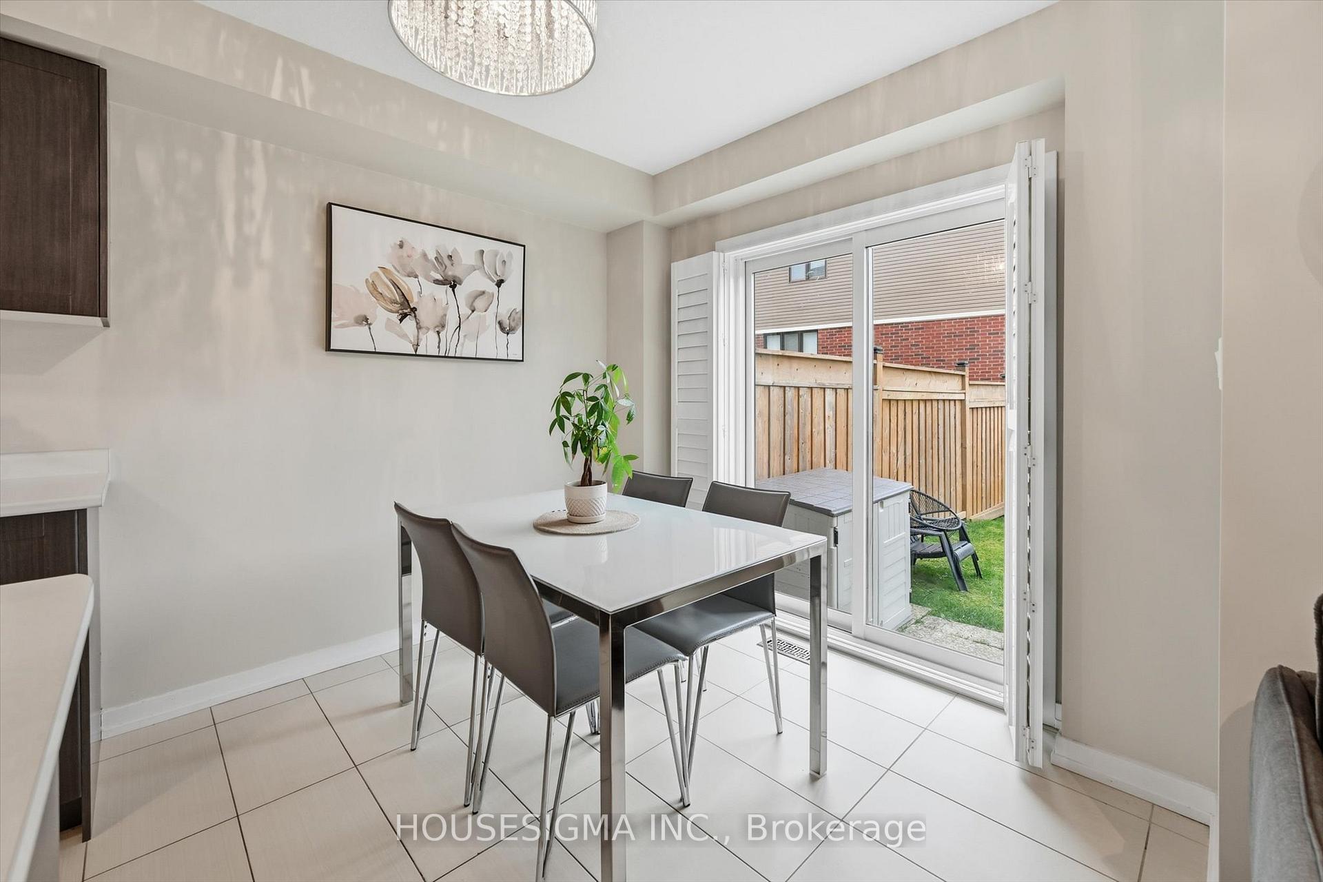 Photo 12 of 116 Scarletwood Street, Hamilton, Stoney Creek Mountain — HOMEH