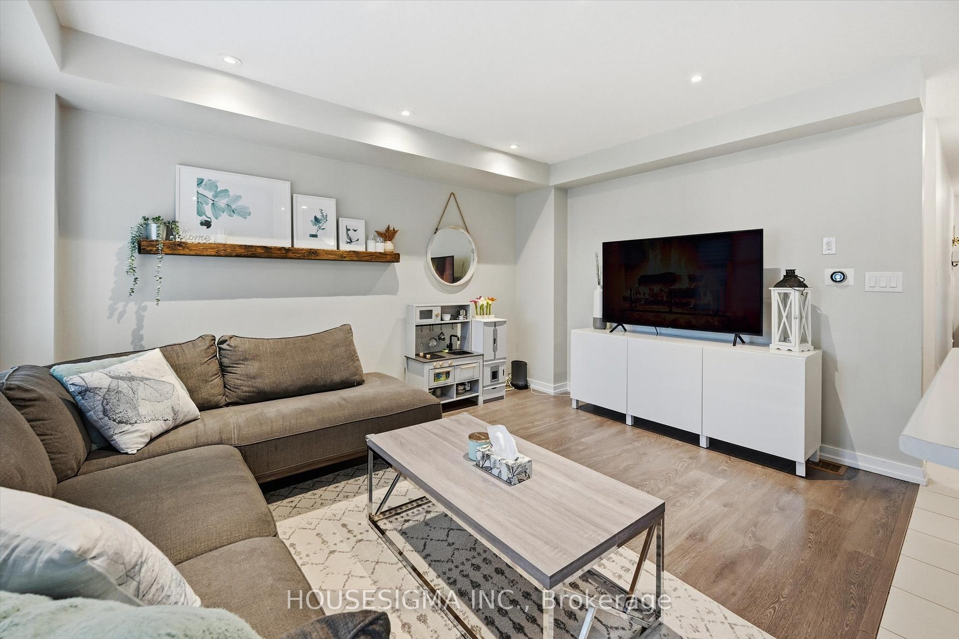 Photo 13 of 116 Scarletwood Street, Hamilton, Stoney Creek Mountain — HOMEH