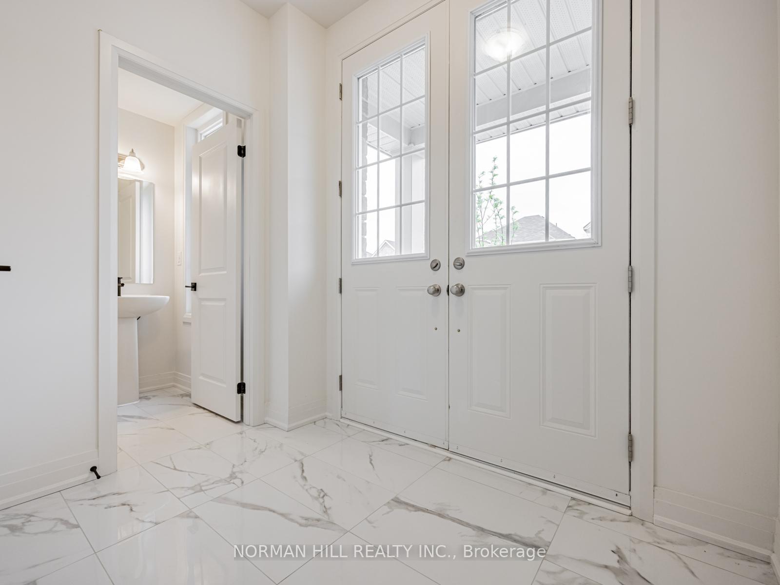 Photo 4 of 3 Lilestone Drive, Brampton, Credit Valley — HOMEH
