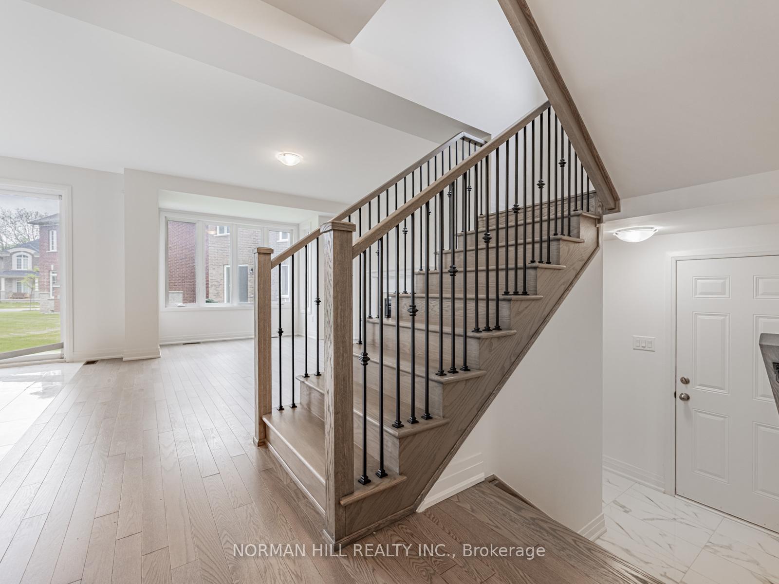 Photo 8 of 3 Lilestone Drive, Brampton, Credit Valley — HOMEH