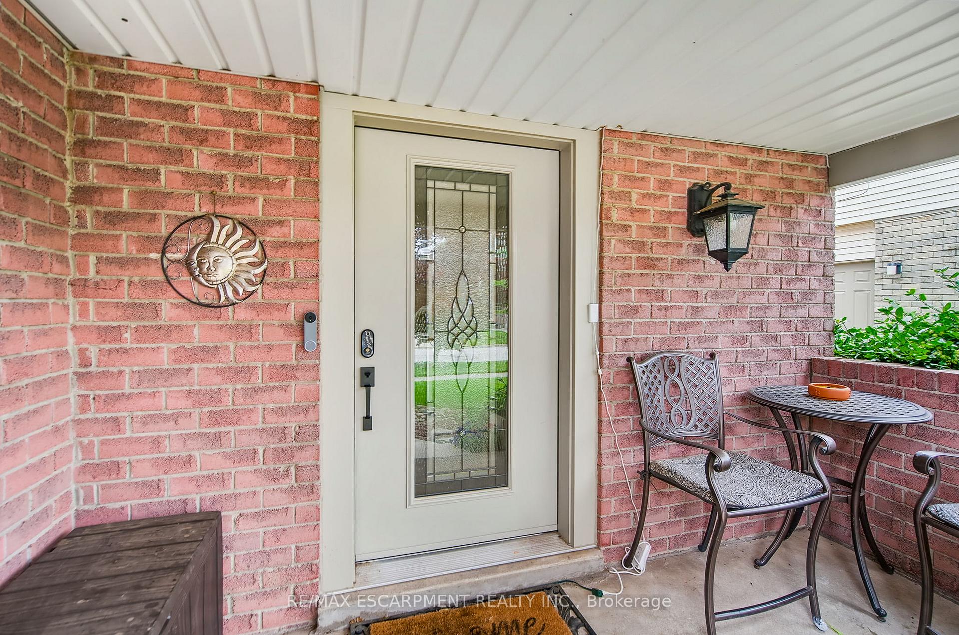 Photo 6 of 27 Dalton Crescent, Hamilton, Stoney Creek — HOMEH
