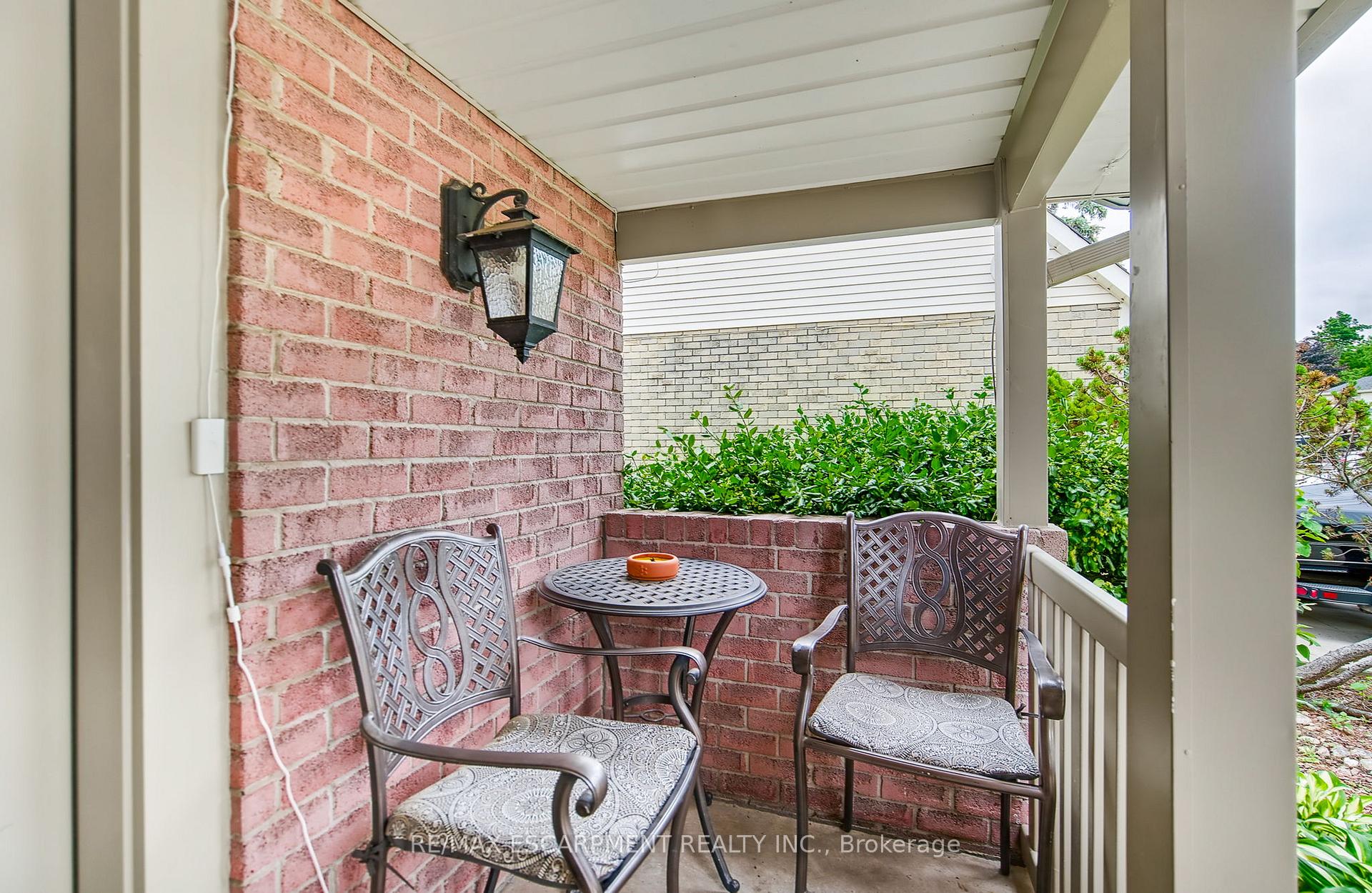Photo 7 of 27 Dalton Crescent, Hamilton, Stoney Creek — HOMEH