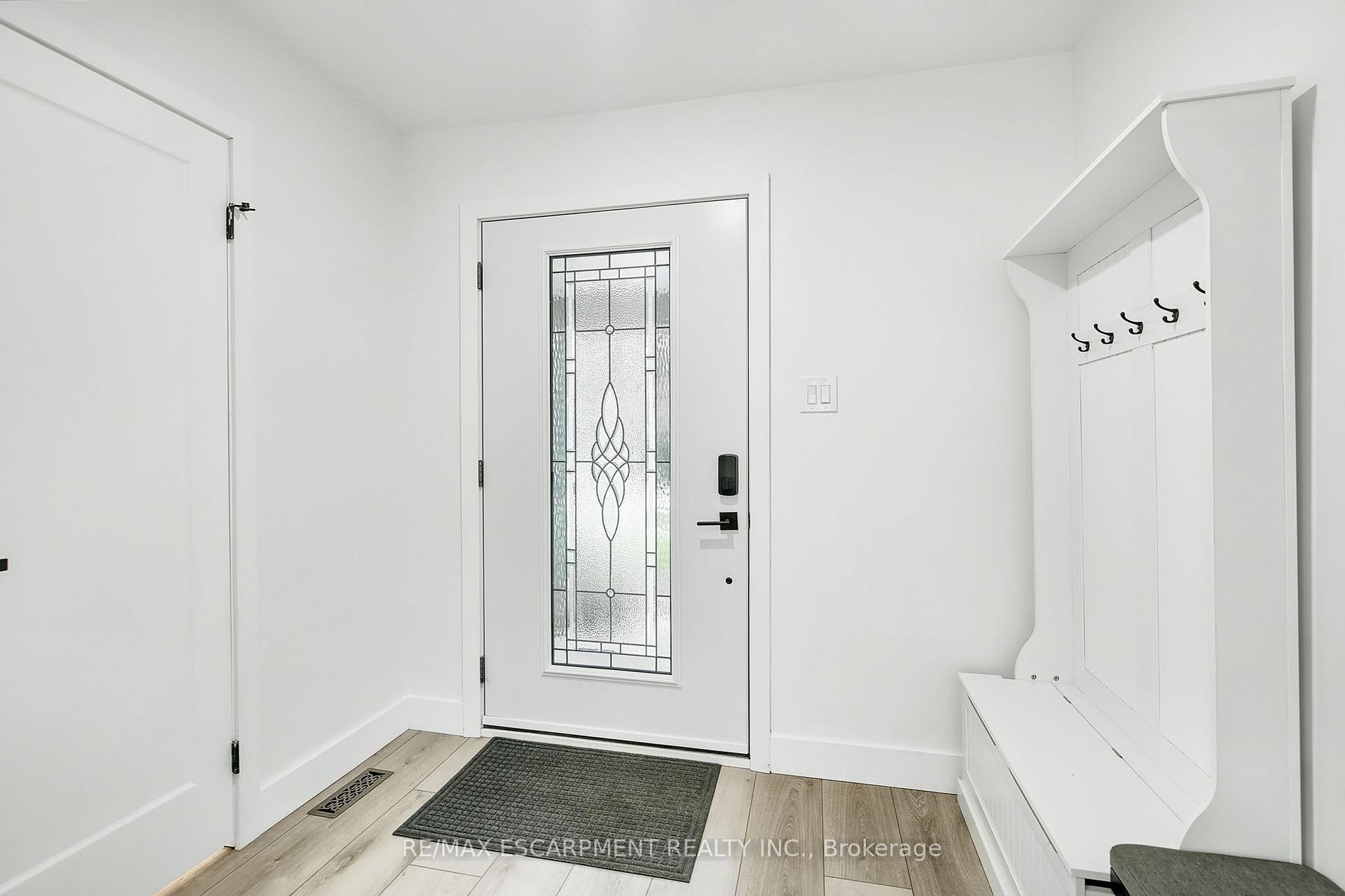 Photo 2 of 27 Dalton Crescent, Hamilton, Stoney Creek — HOMEH