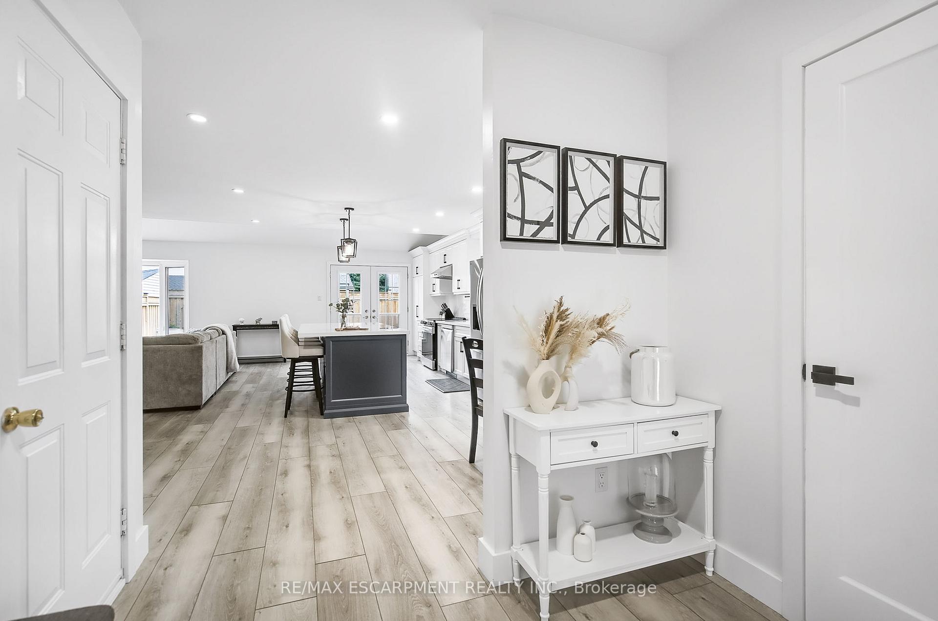 Photo 17 of 27 Dalton Crescent, Hamilton, Stoney Creek — HOMEH