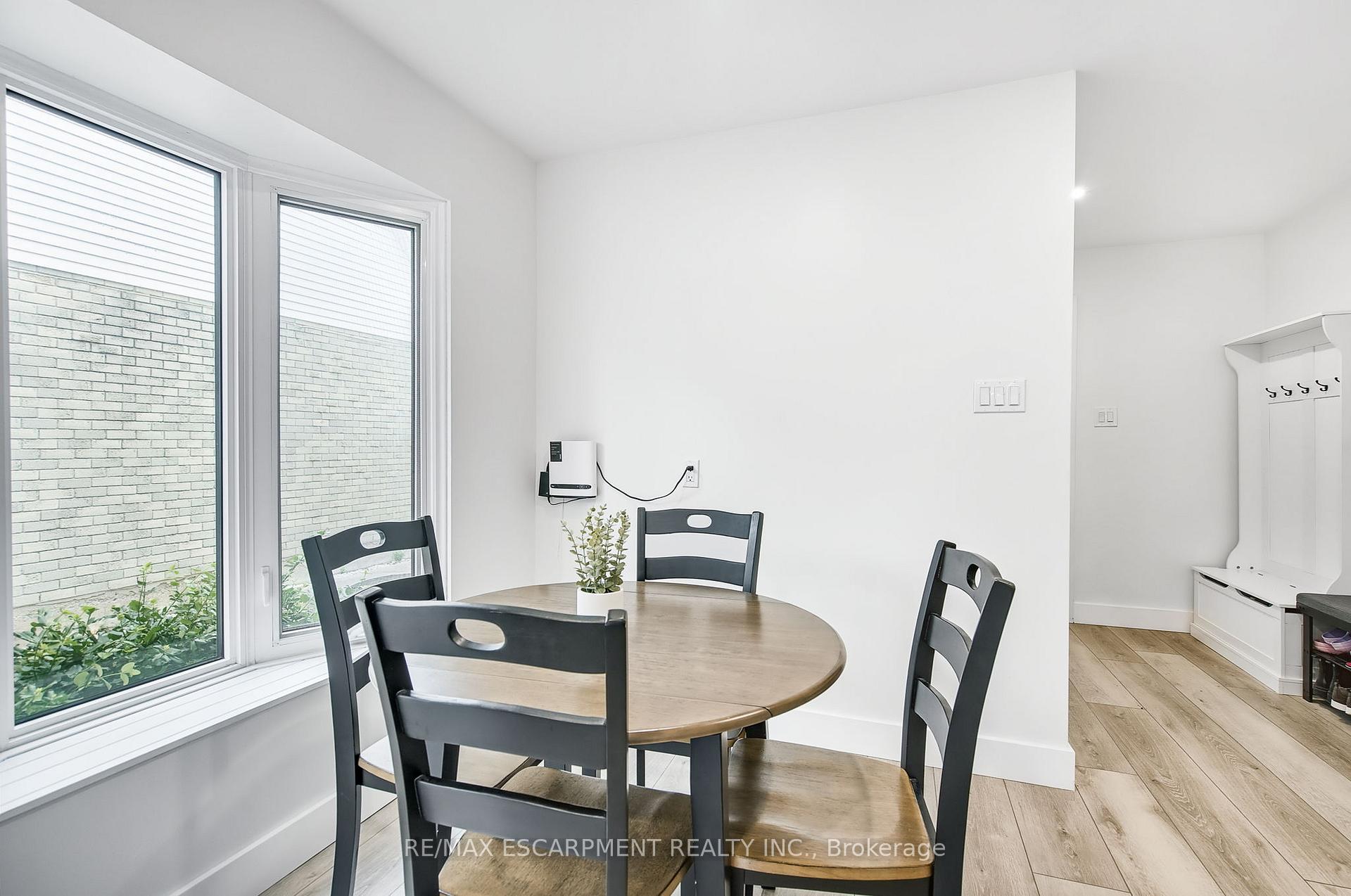 Photo 12 of 27 Dalton Crescent, Hamilton, Stoney Creek — HOMEH