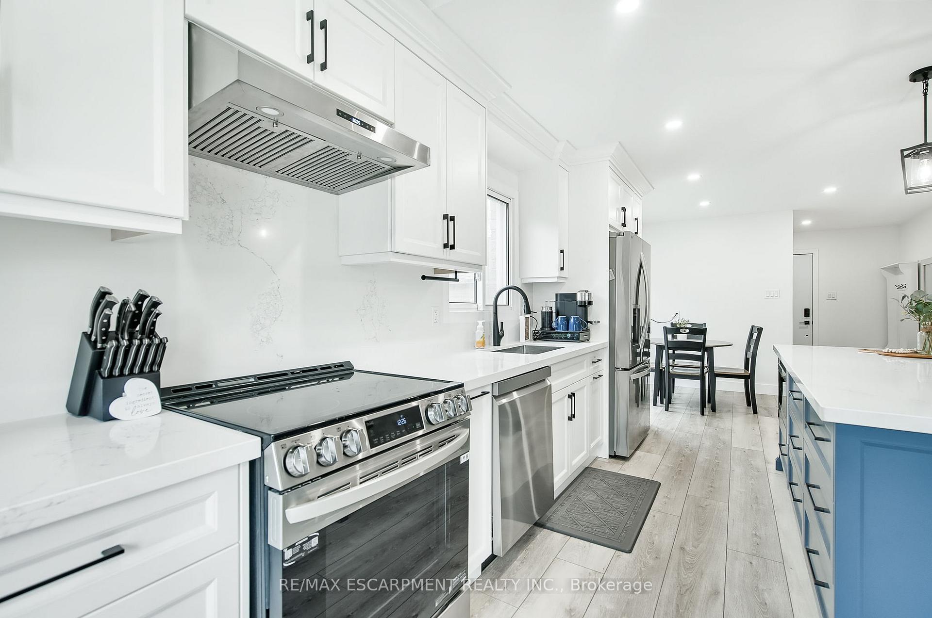 Photo 13 of 27 Dalton Crescent, Hamilton, Stoney Creek — HOMEH