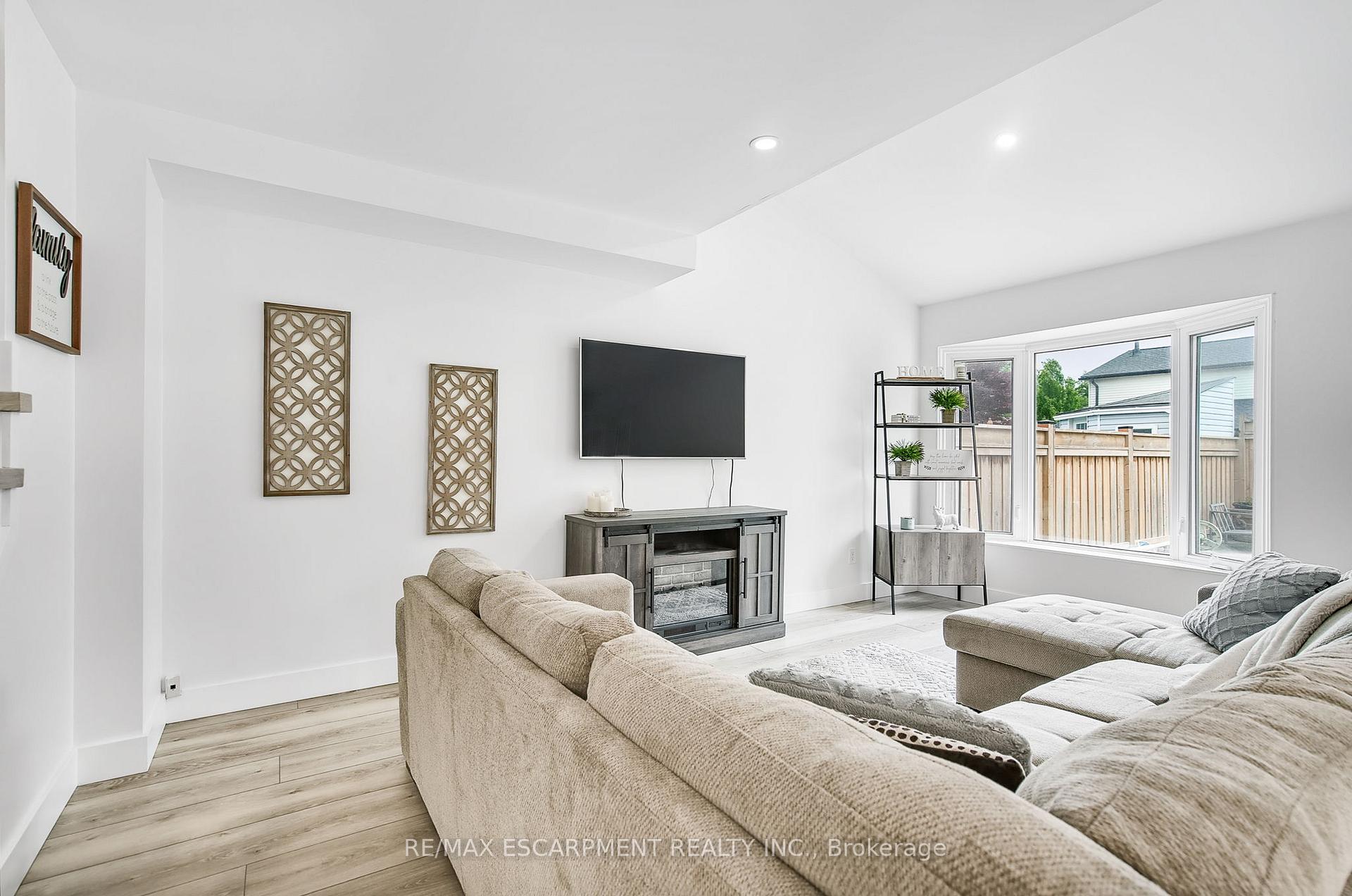 Photo 47 of 27 Dalton Crescent, Hamilton, Stoney Creek — HOMEH