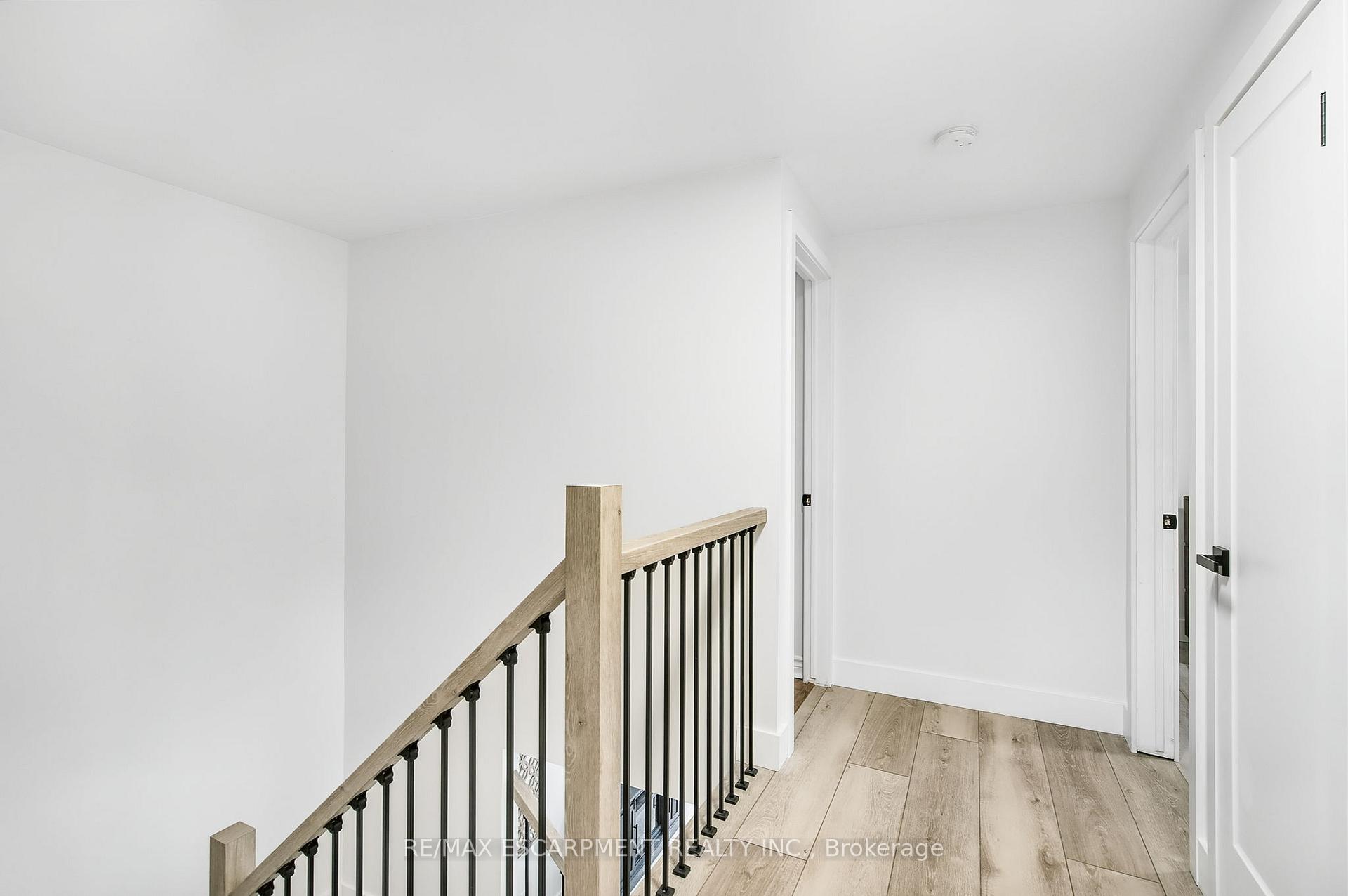 Photo 26 of 27 Dalton Crescent, Hamilton, Stoney Creek — HOMEH