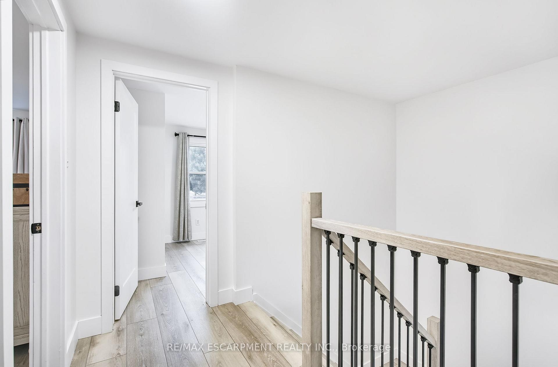 Photo 16 of 27 Dalton Crescent, Hamilton, Stoney Creek — HOMEH