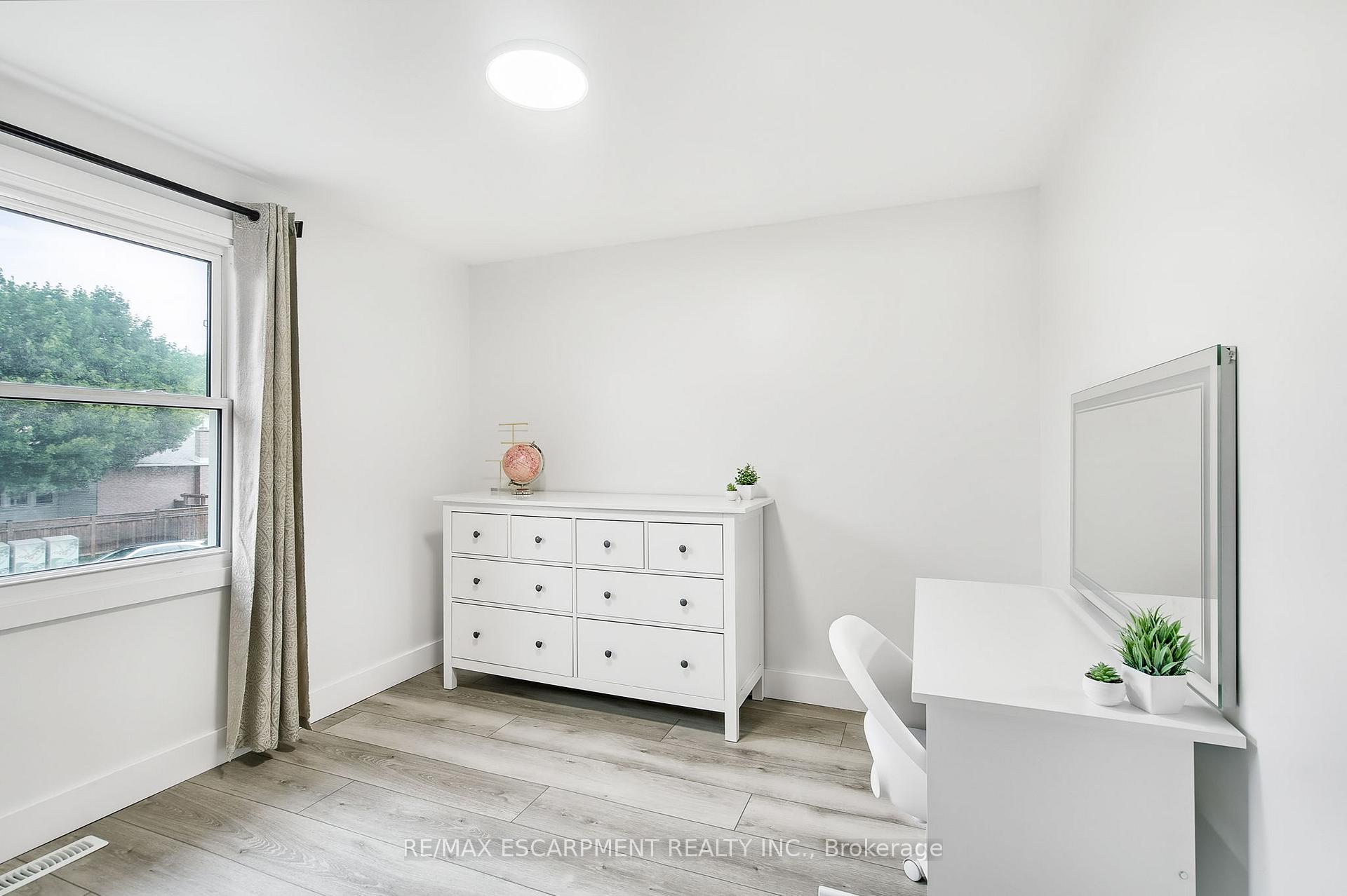 Photo 14 of 27 Dalton Crescent, Hamilton, Stoney Creek — HOMEH