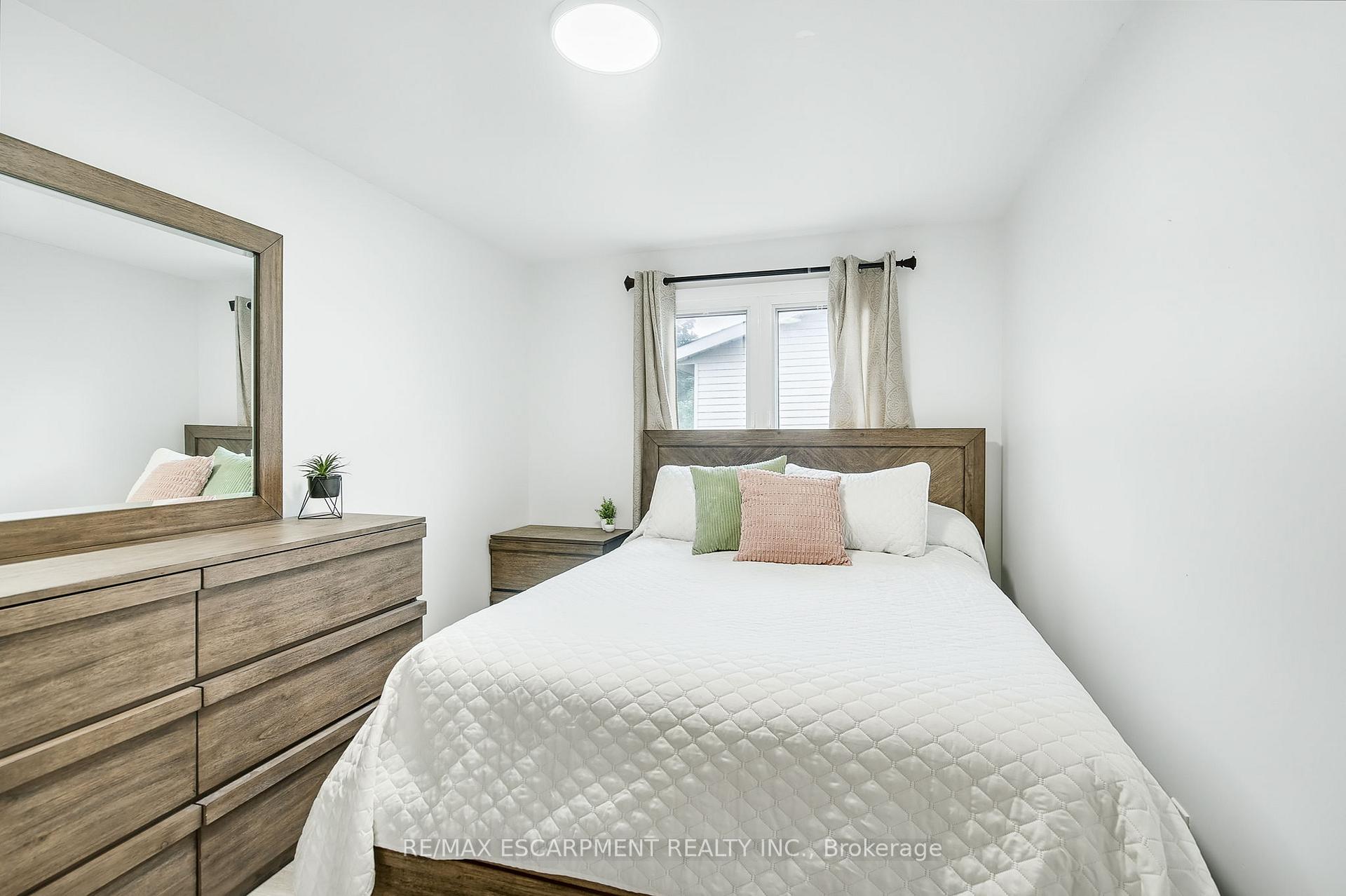 Photo 33 of 27 Dalton Crescent, Hamilton, Stoney Creek — HOMEH