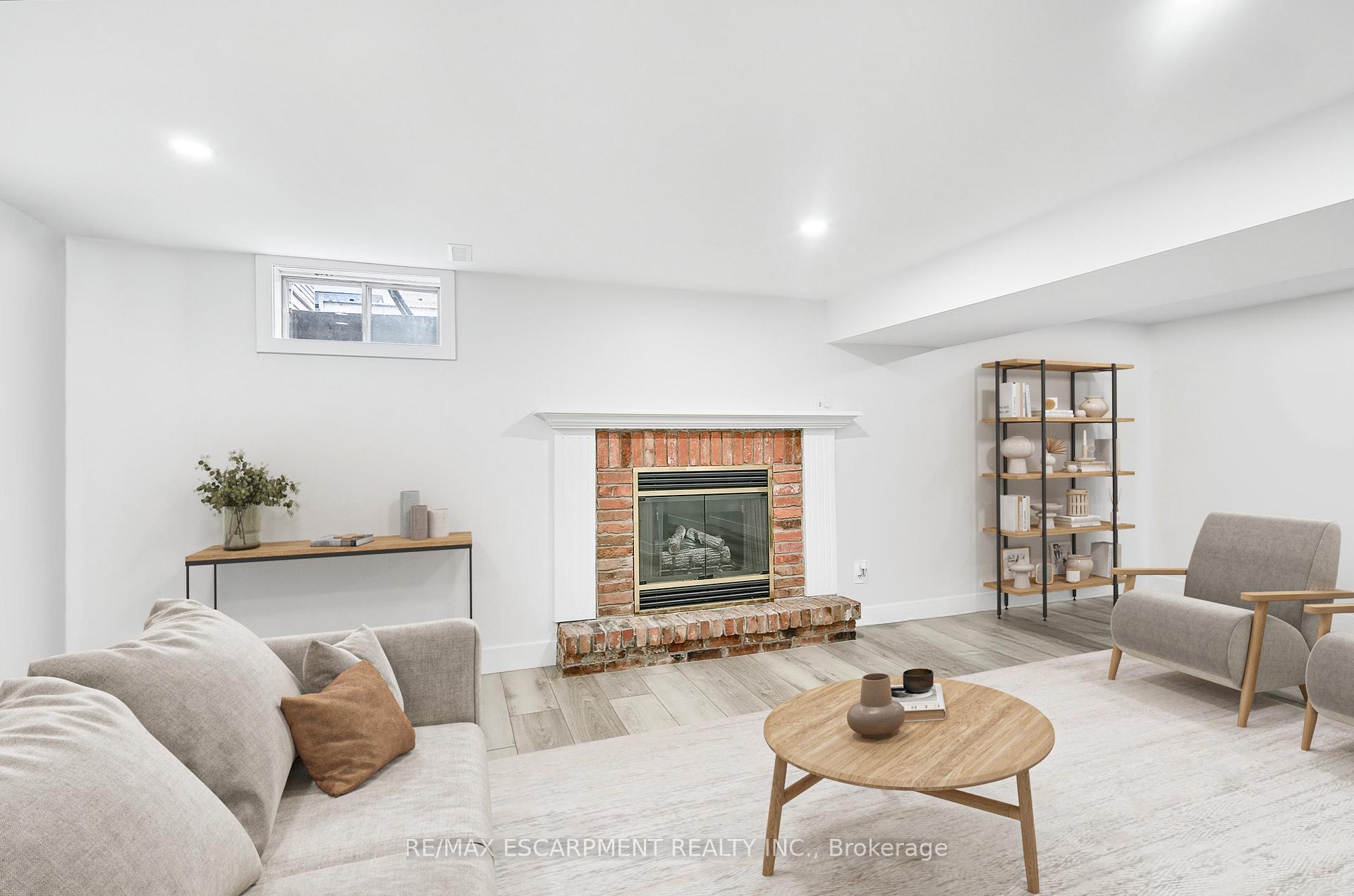 Photo 23 of 27 Dalton Crescent, Hamilton, Stoney Creek — HOMEH
