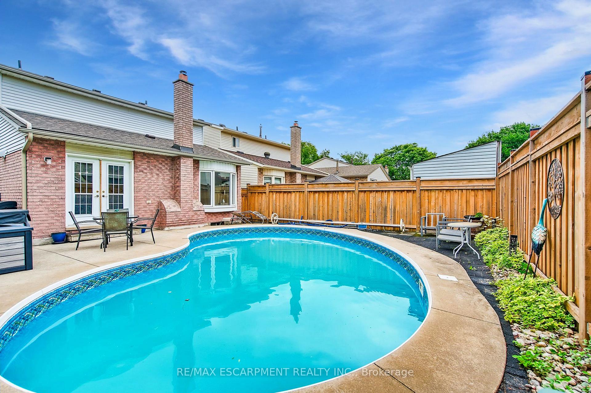 Photo 24 of 27 Dalton Crescent, Hamilton, Stoney Creek — HOMEH