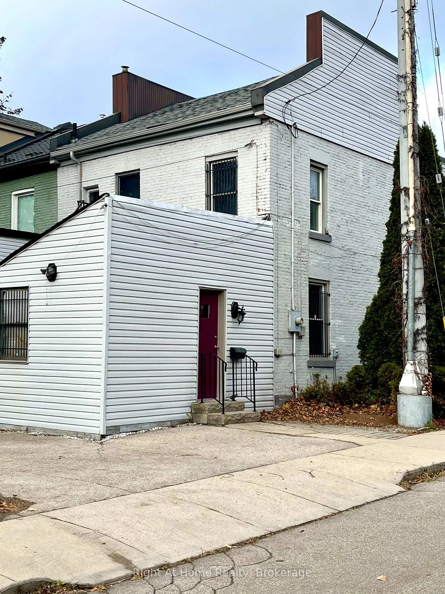 Photo 6 of Unit Upper, 275 Main Street W, Hamilton, Kirkendall — HOMEH