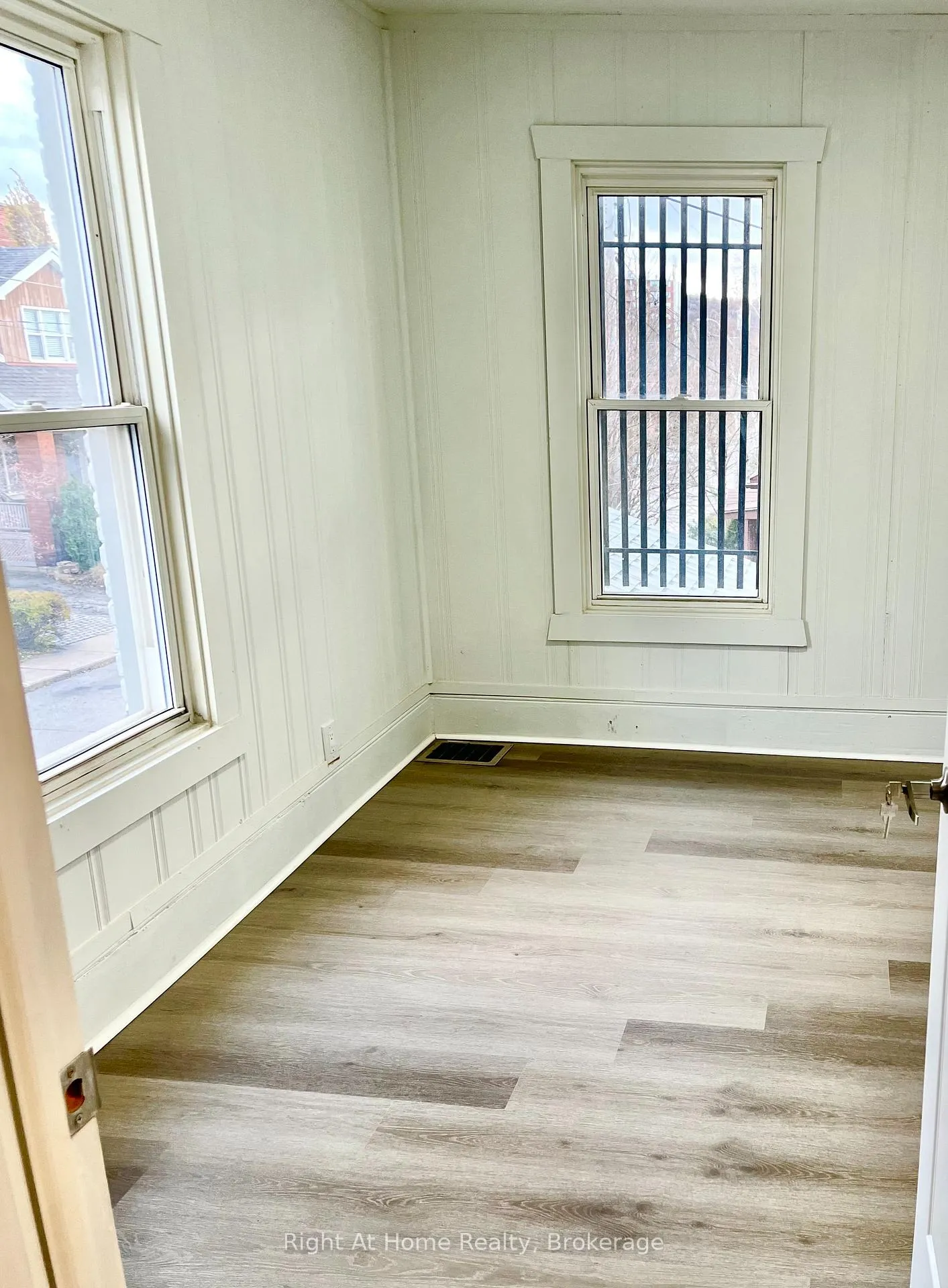Photo 12 of Unit Upper, 275 Main Street W, Hamilton, Kirkendall — HOMEH